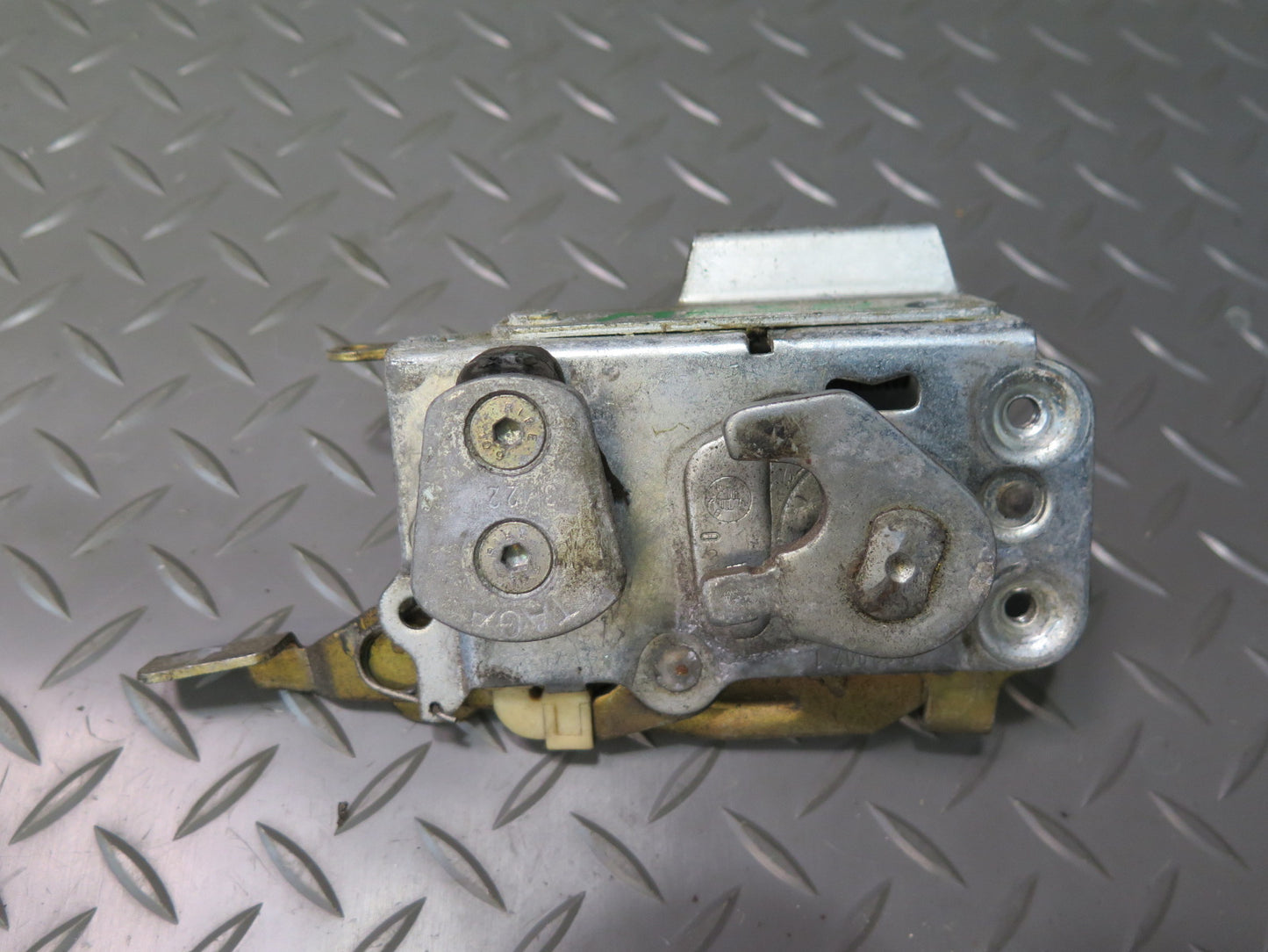 83-89 BMW E24 633CSi 635CSi Front Left Driver Door Lock Latch Catch OEM
