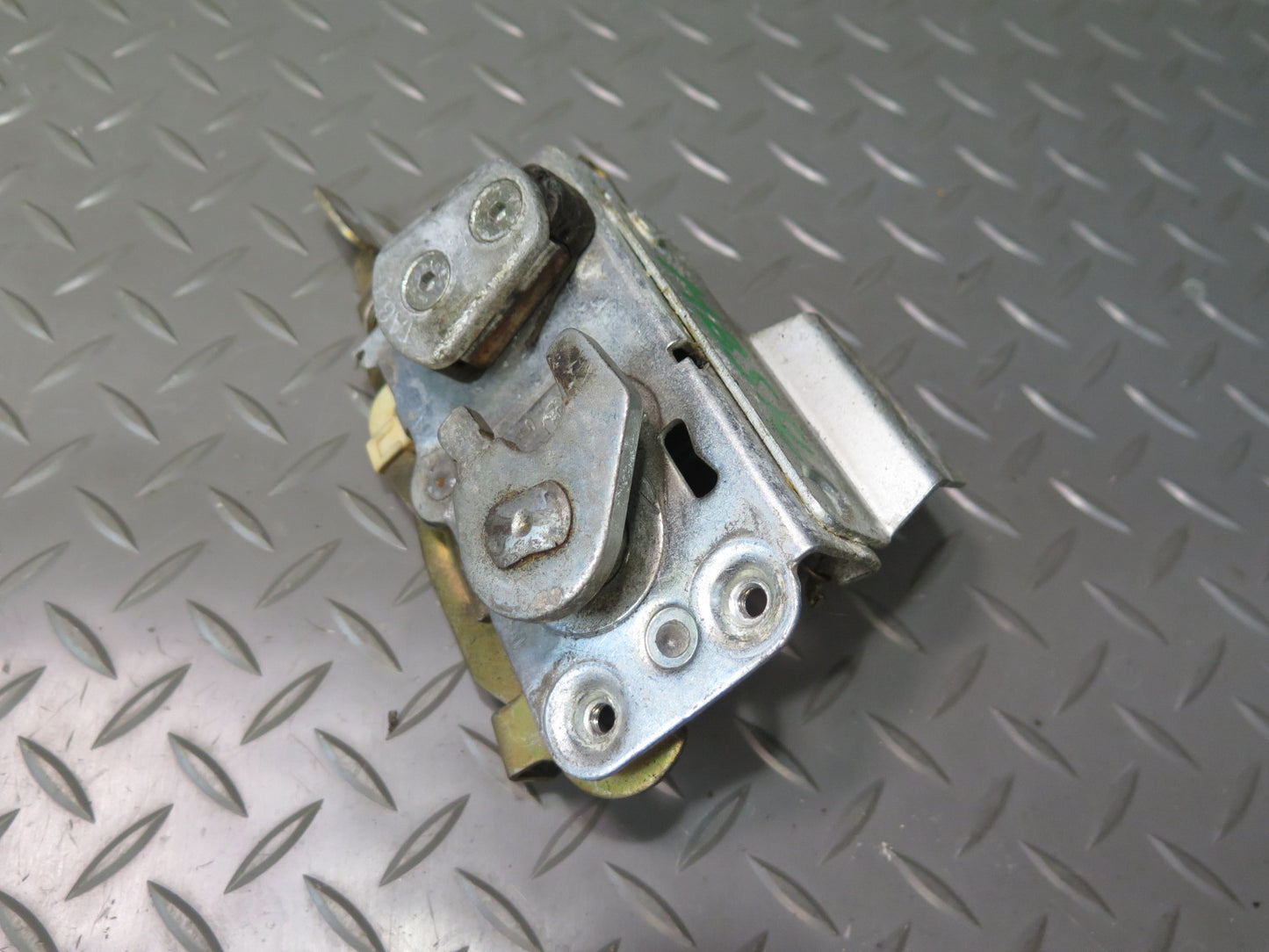 83-89 BMW E24 633CSi 635CSi Front Left Driver Door Lock Latch Catch OEM
