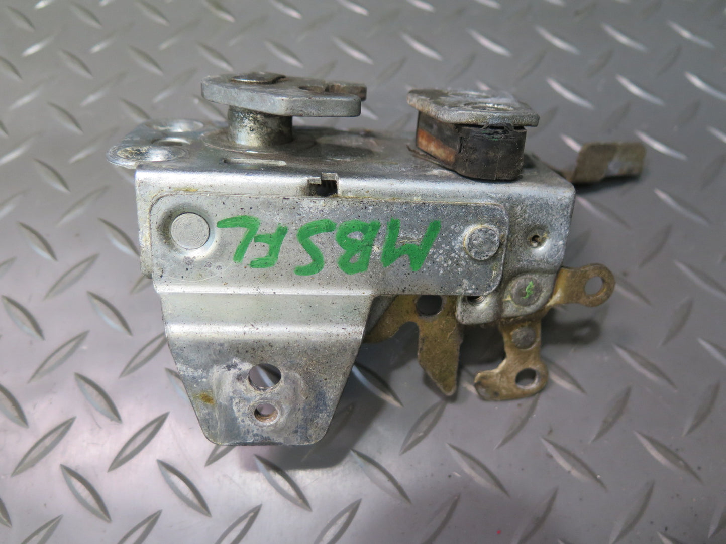 83-89 BMW E24 633CSi 635CSi Front Left Driver Door Lock Latch Catch OEM