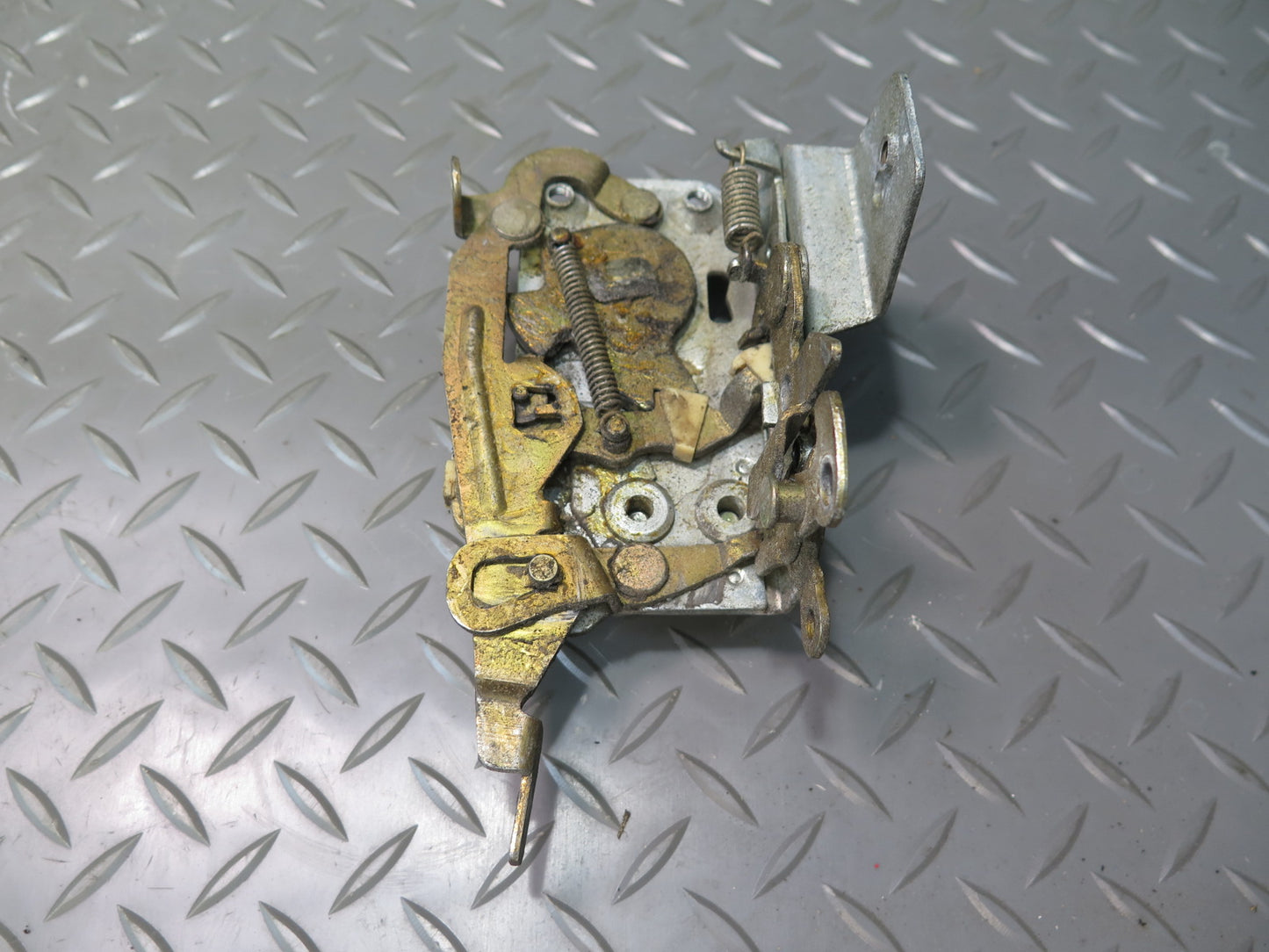 83-89 BMW E24 633CSi 635CSi Front Left Driver Door Lock Latch Catch OEM