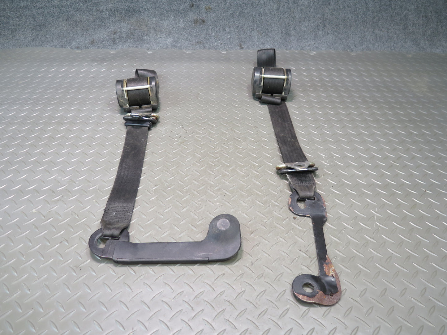 79-84 BMW 633CSi E24 FRONT LEFT & RIGHT SIDE SEATBELT RETRACTOR SET OEM