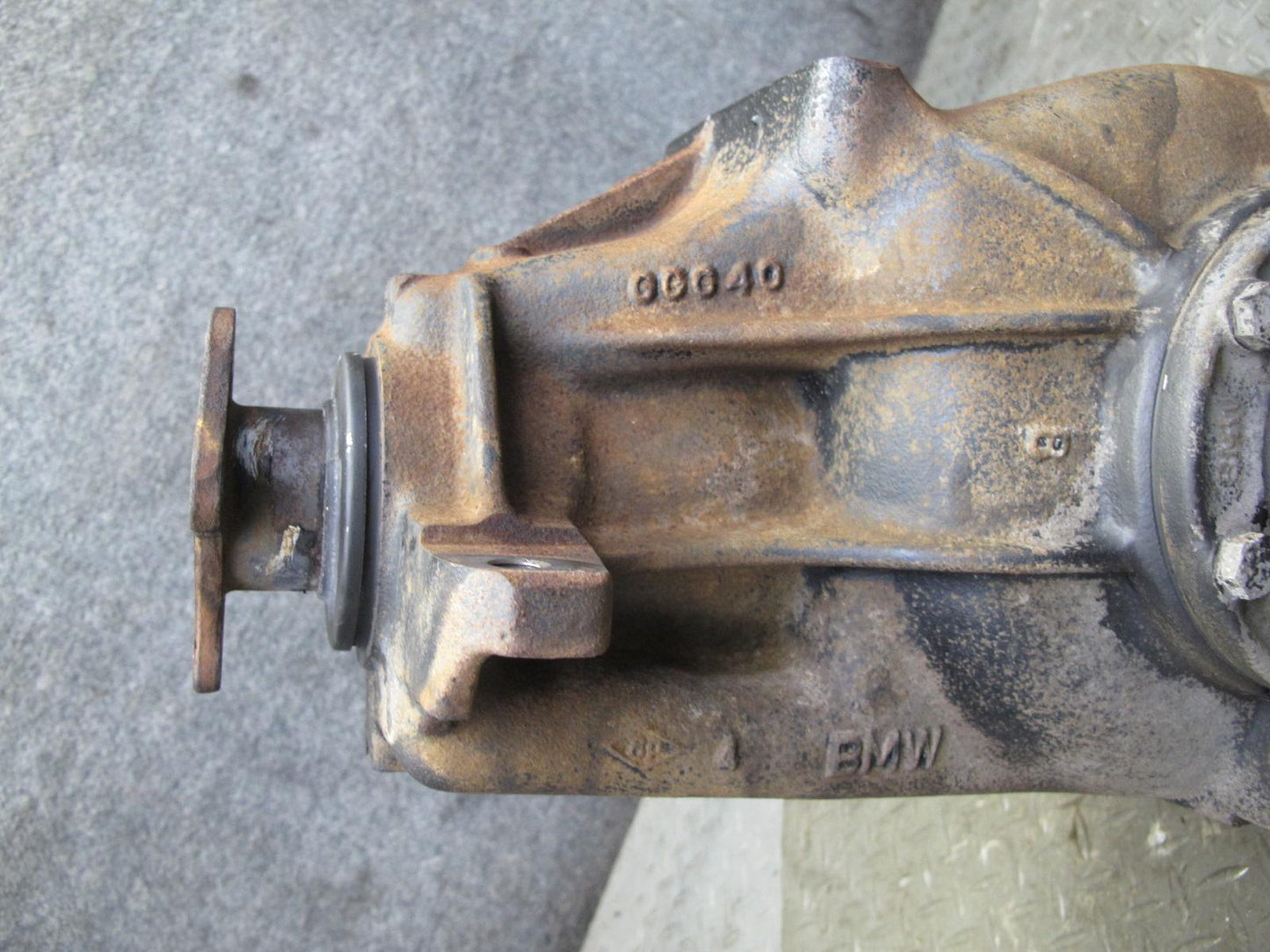 83-84 BMW E24 633CSI Rear Axle Differential Carrier 3.25 Ratio 115K Miles OEM