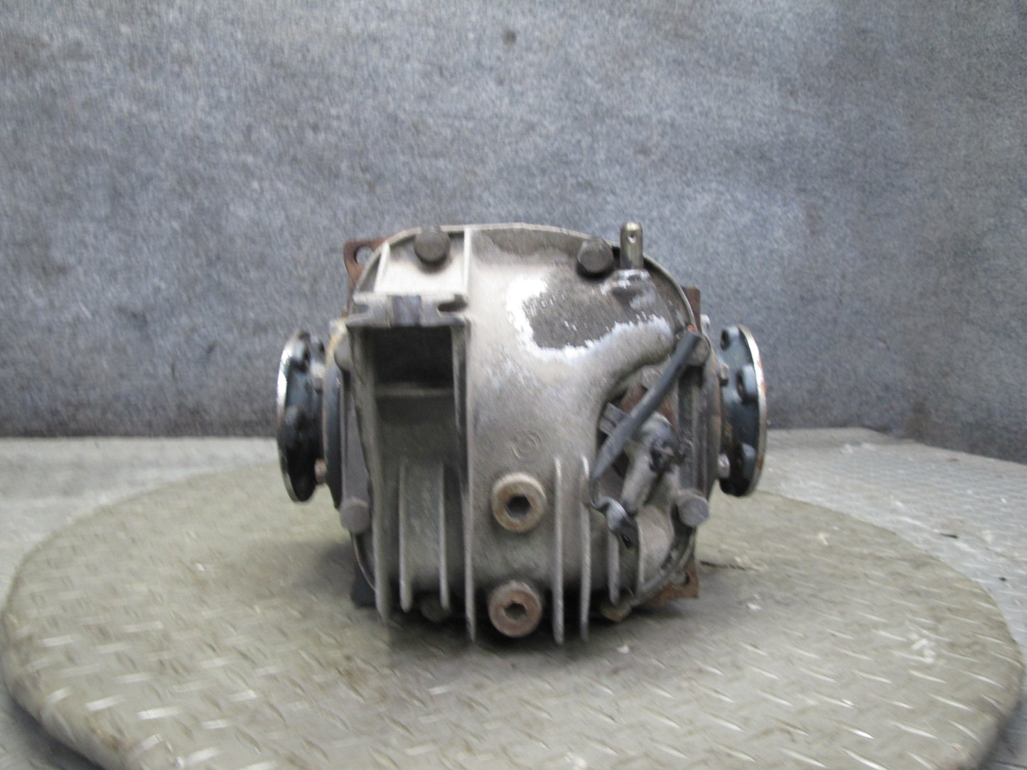 83-84 BMW E24 633CSI Rear Axle Differential Carrier 3.25 Ratio 115K Miles OEM