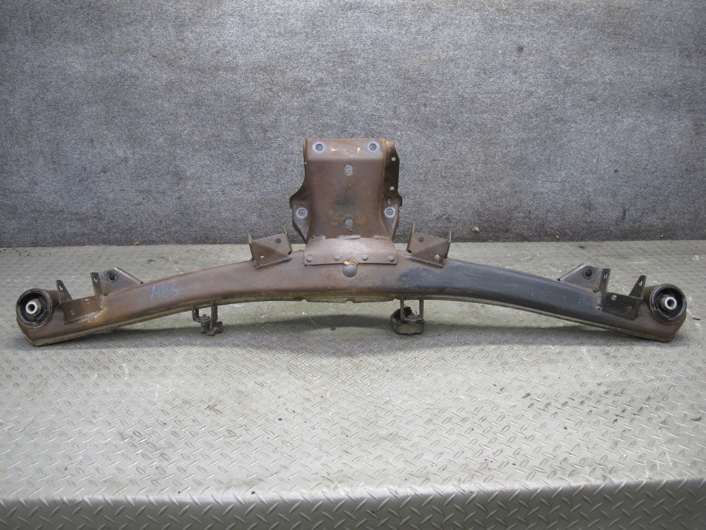83-87 BMW E24 633CSI 635CSI Rear Differential Crossmember Subframe Bracket OEM