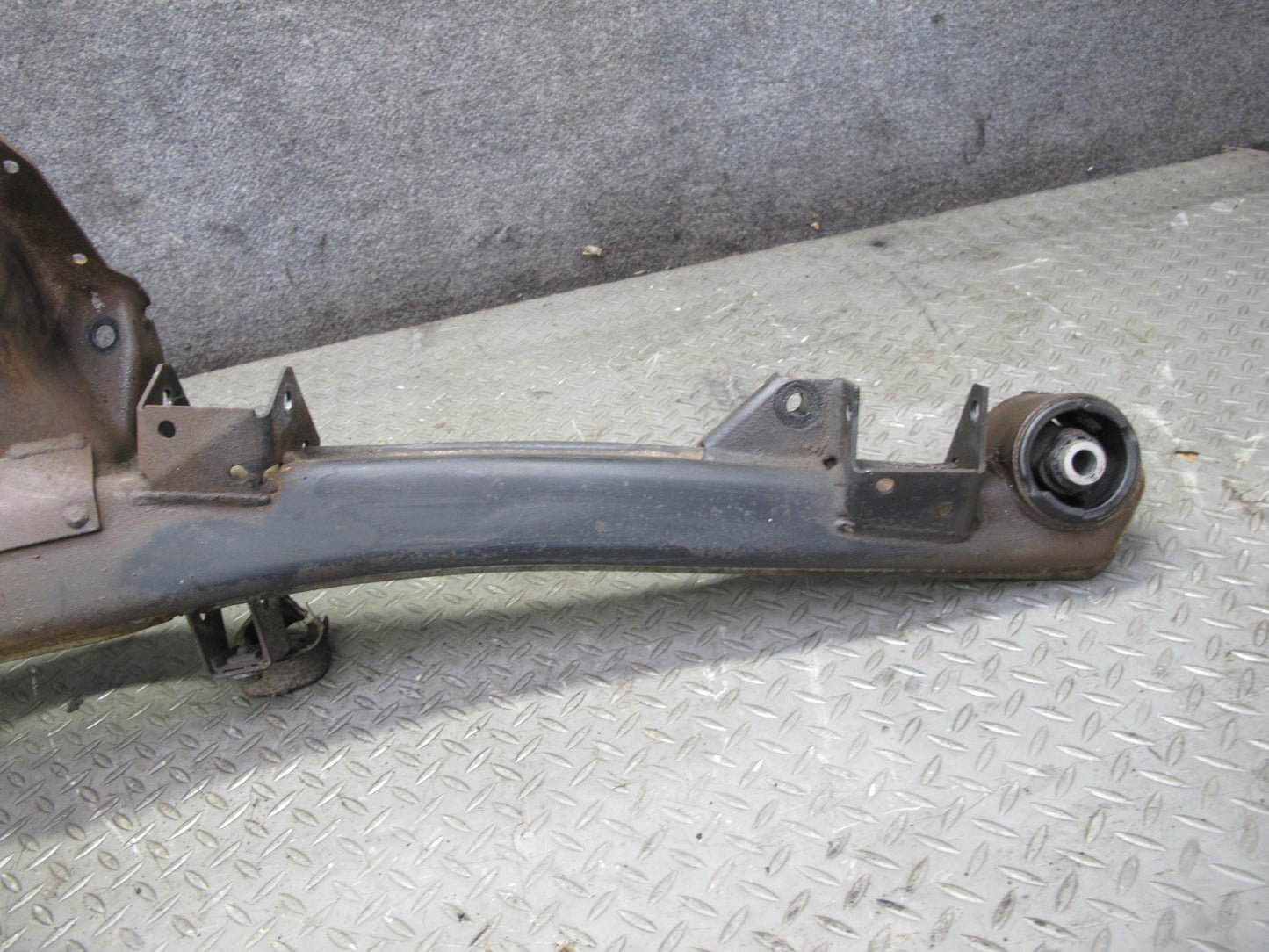 83-87 BMW E24 633CSI 635CSI Rear Differential Crossmember Subframe Bracket OEM
