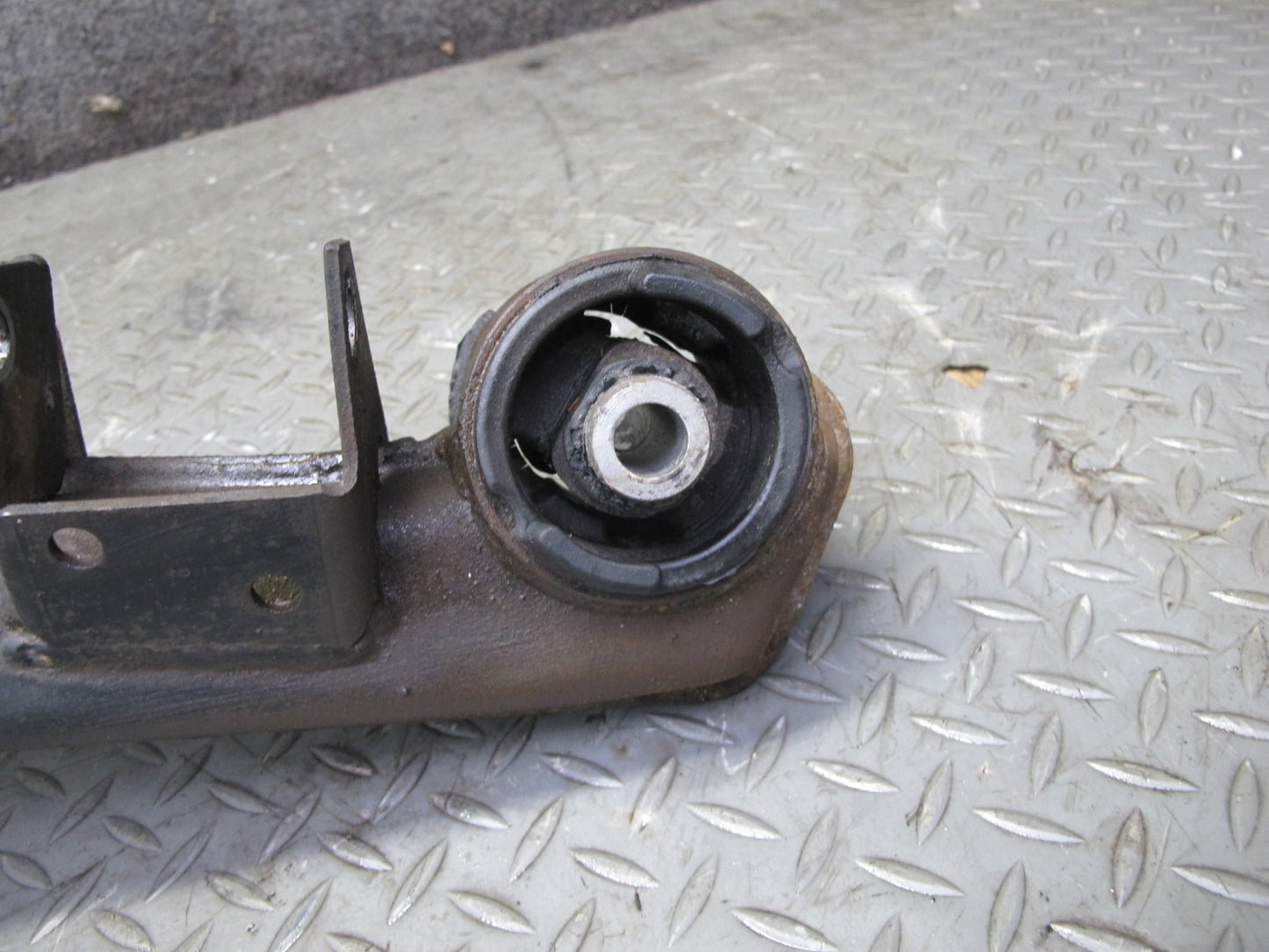 83-87 BMW E24 633CSI 635CSI Rear Differential Crossmember Subframe Bracket OEM