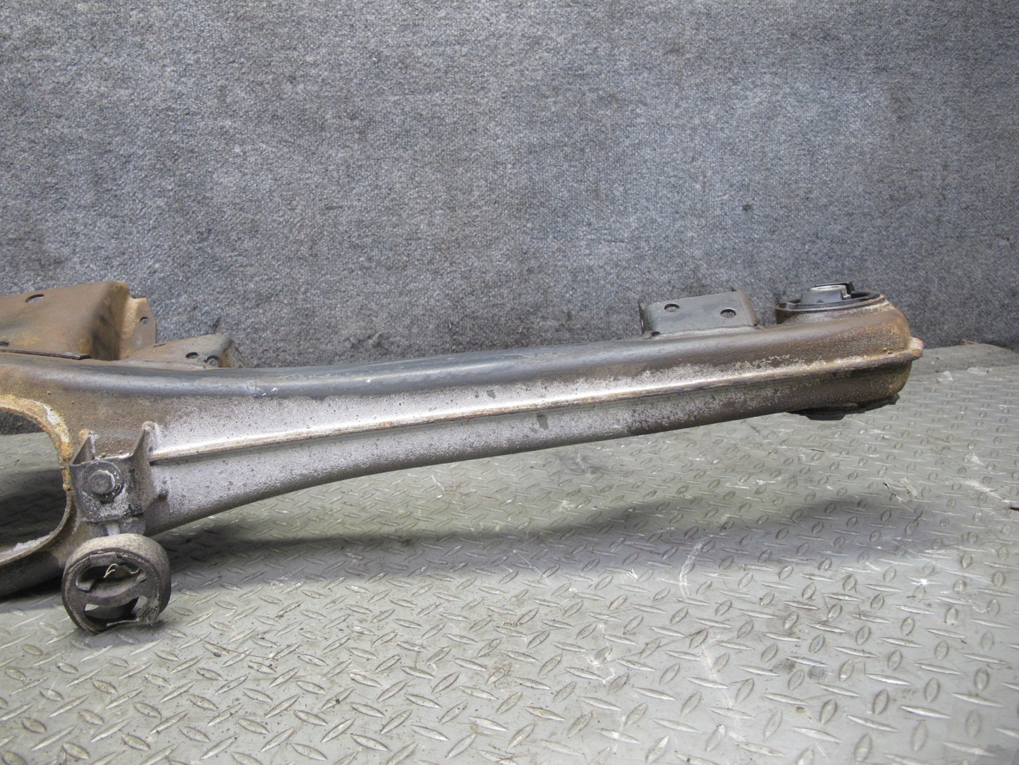 83-87 BMW E24 633CSI 635CSI Rear Differential Crossmember Subframe Bracket OEM