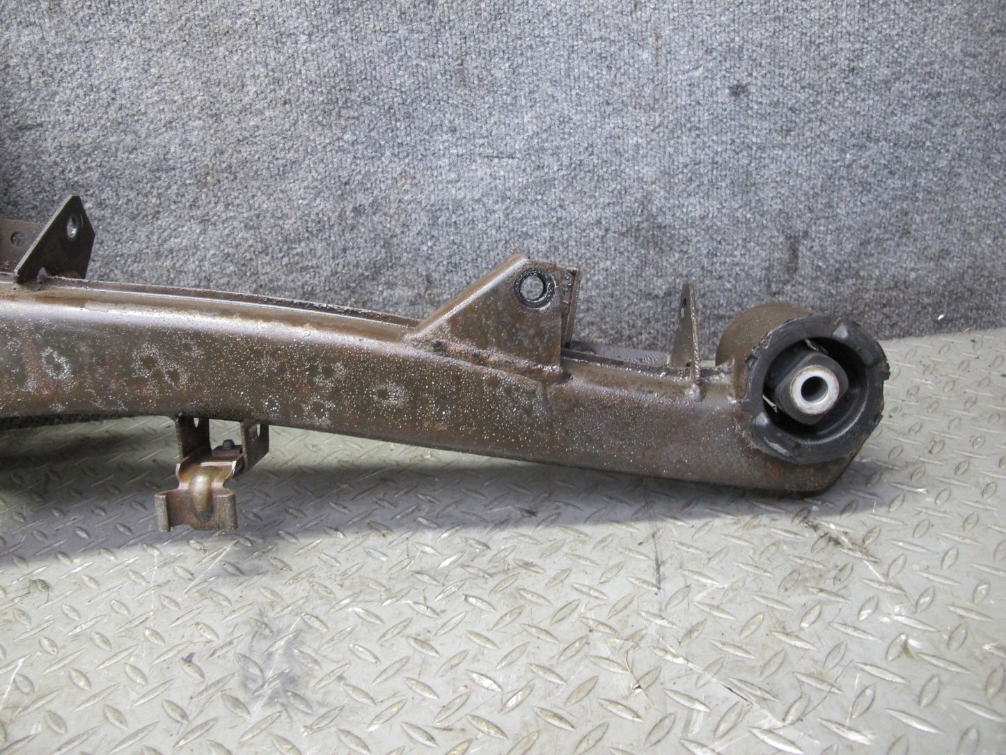 83-87 BMW E24 633CSI 635CSI Rear Differential Crossmember Subframe Bracket OEM