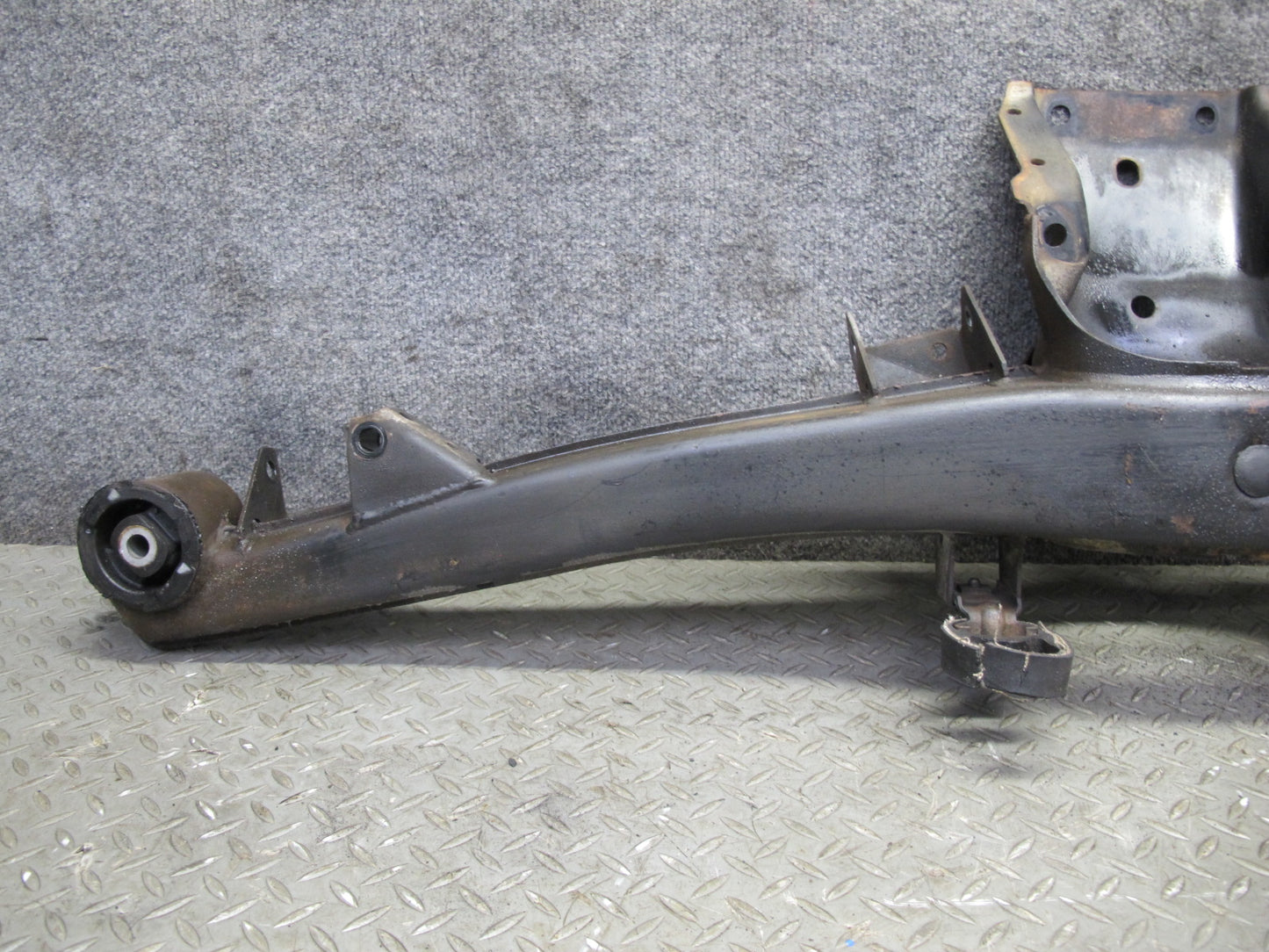 83-87 BMW E24 633CSI 635CSI Rear Differential Crossmember Subframe Bracket OEM