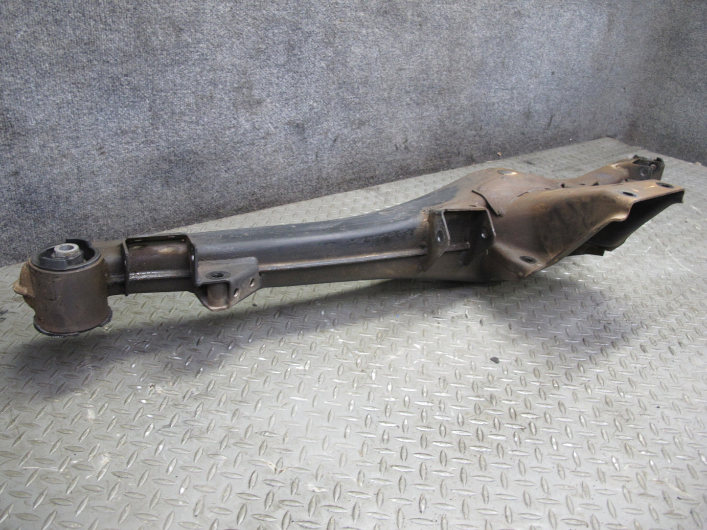 83-87 BMW E24 633CSI 635CSI Rear Differential Crossmember Subframe Bracket OEM