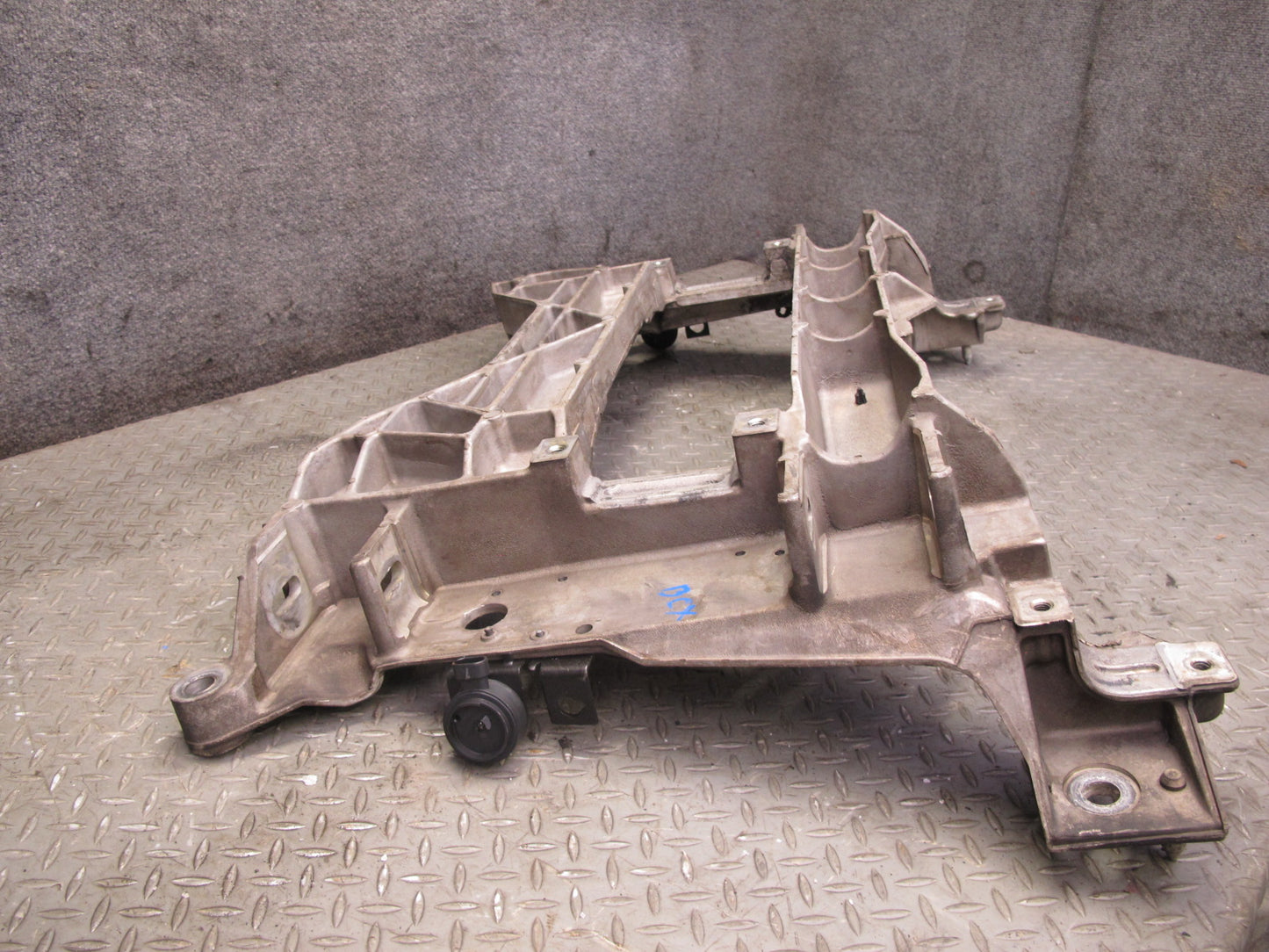 2004-2009 Cadillac XLR Front Engine Sub Frame Subframe Crossmember Cradle
