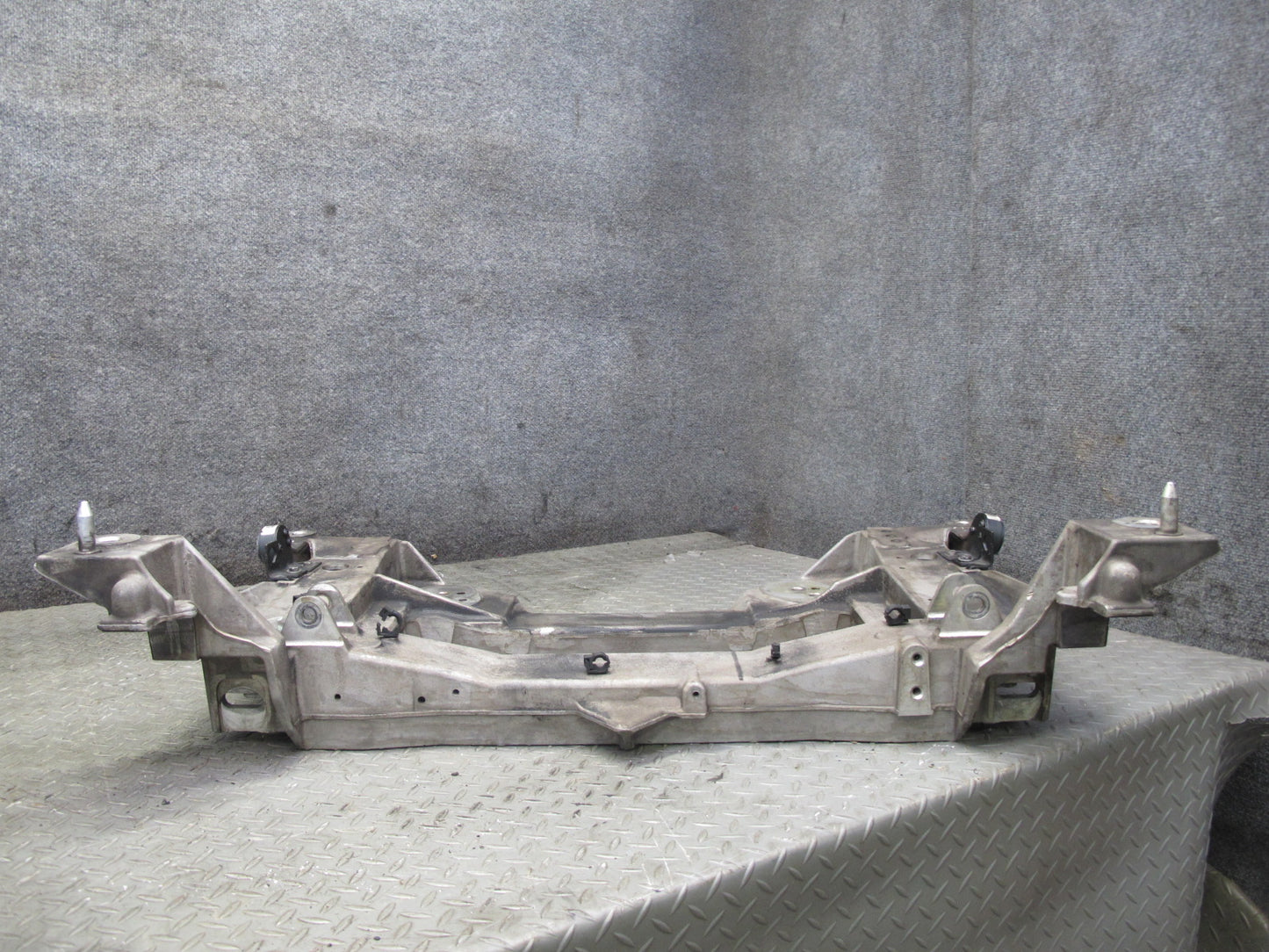 2004-2009 Cadillac XLR Front Engine Sub Frame Subframe Crossmember Cradle