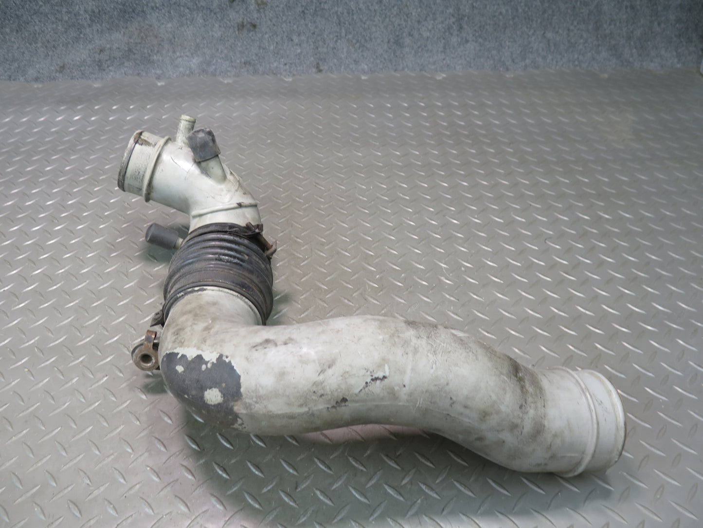 84-89 Nissan Z31 300ZX 3.0L VG30E NON Turbo Air Intake Hose Pipe Line OEM