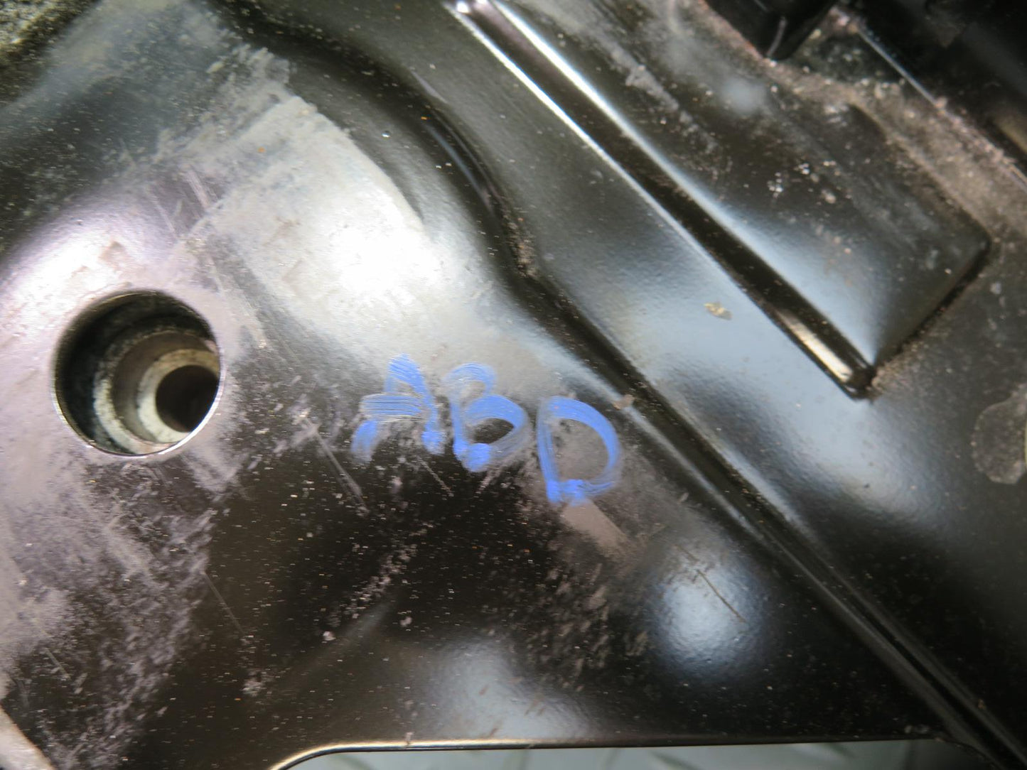 01-06 BMW E46 330ci Convertible Battery Tray Vibration Absorber Bracket Assy OEM