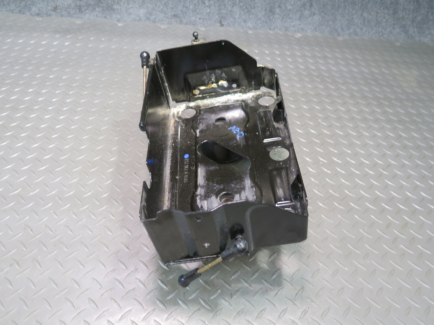 01-06 BMW E46 330ci Convertible Battery Tray Vibration Absorber Bracket Assy OEM