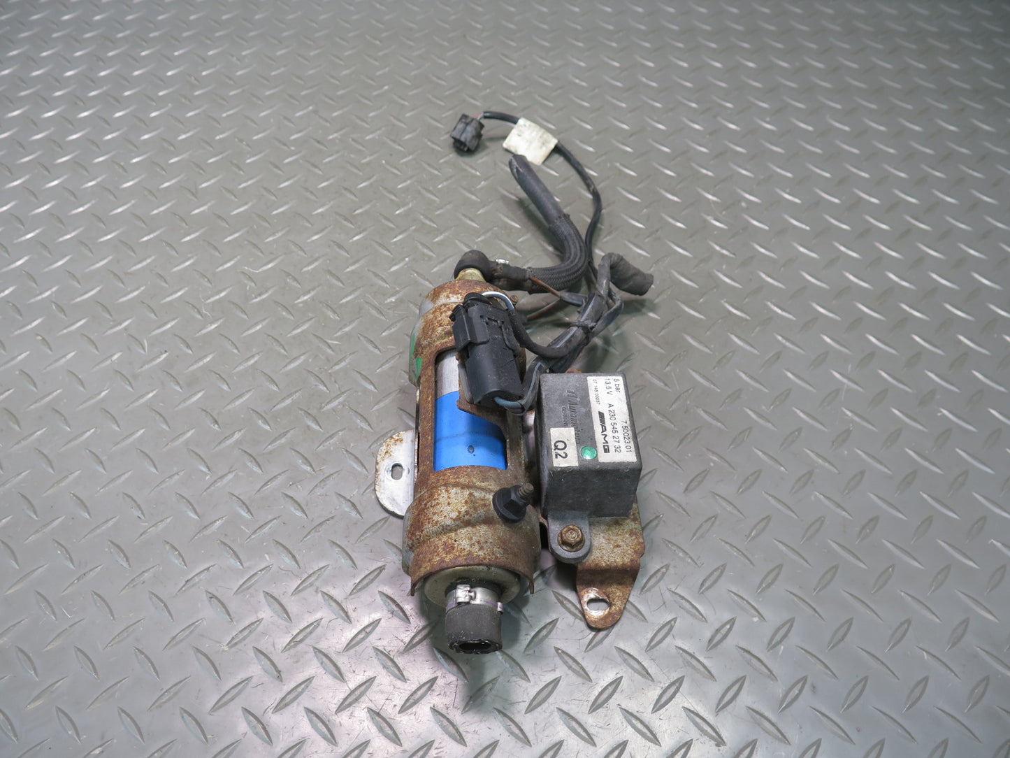 03-08 Mercedes R230 SL55 AMG Fuel Pump W/ Control Module A2305452732 OEM