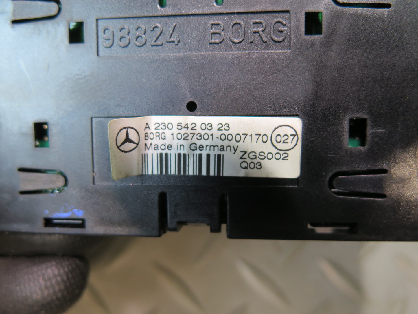 07-12 Mercedes R230 Sl-class Parktronic Clock Display Module 2305420323 OEM