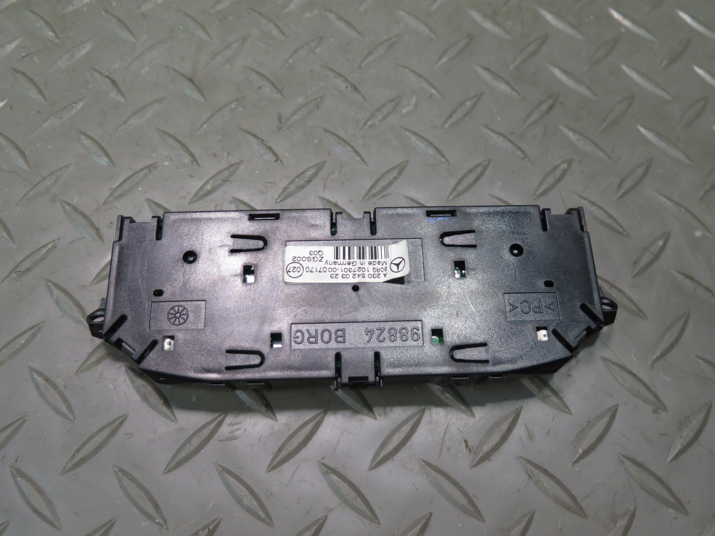 07-12 Mercedes R230 Sl-class Parktronic Clock Display Module 2305420323 OEM