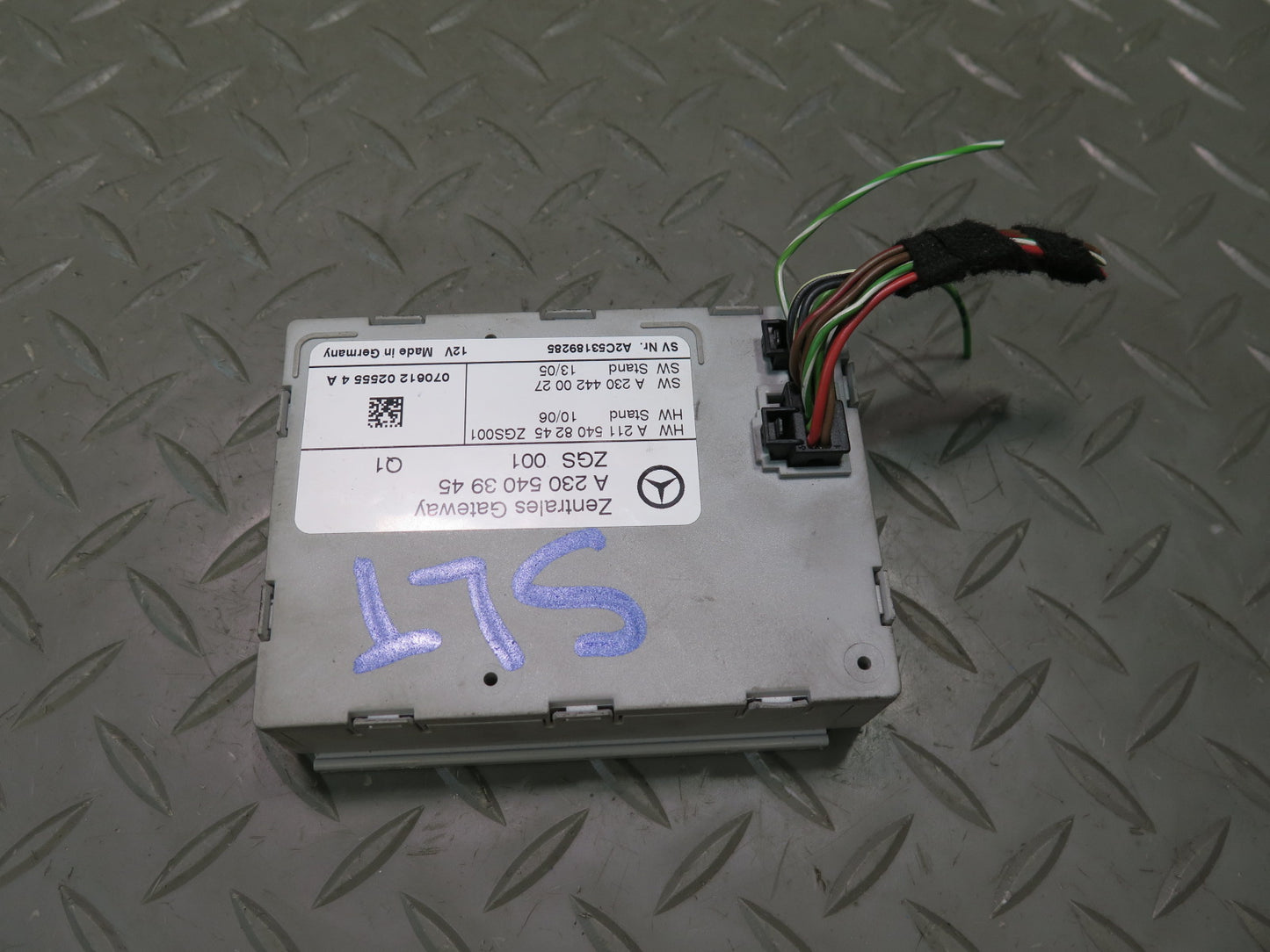 03-12 Mercedes R230 Sl-class Central Gateway Control Module Unit A2305403945 OEM