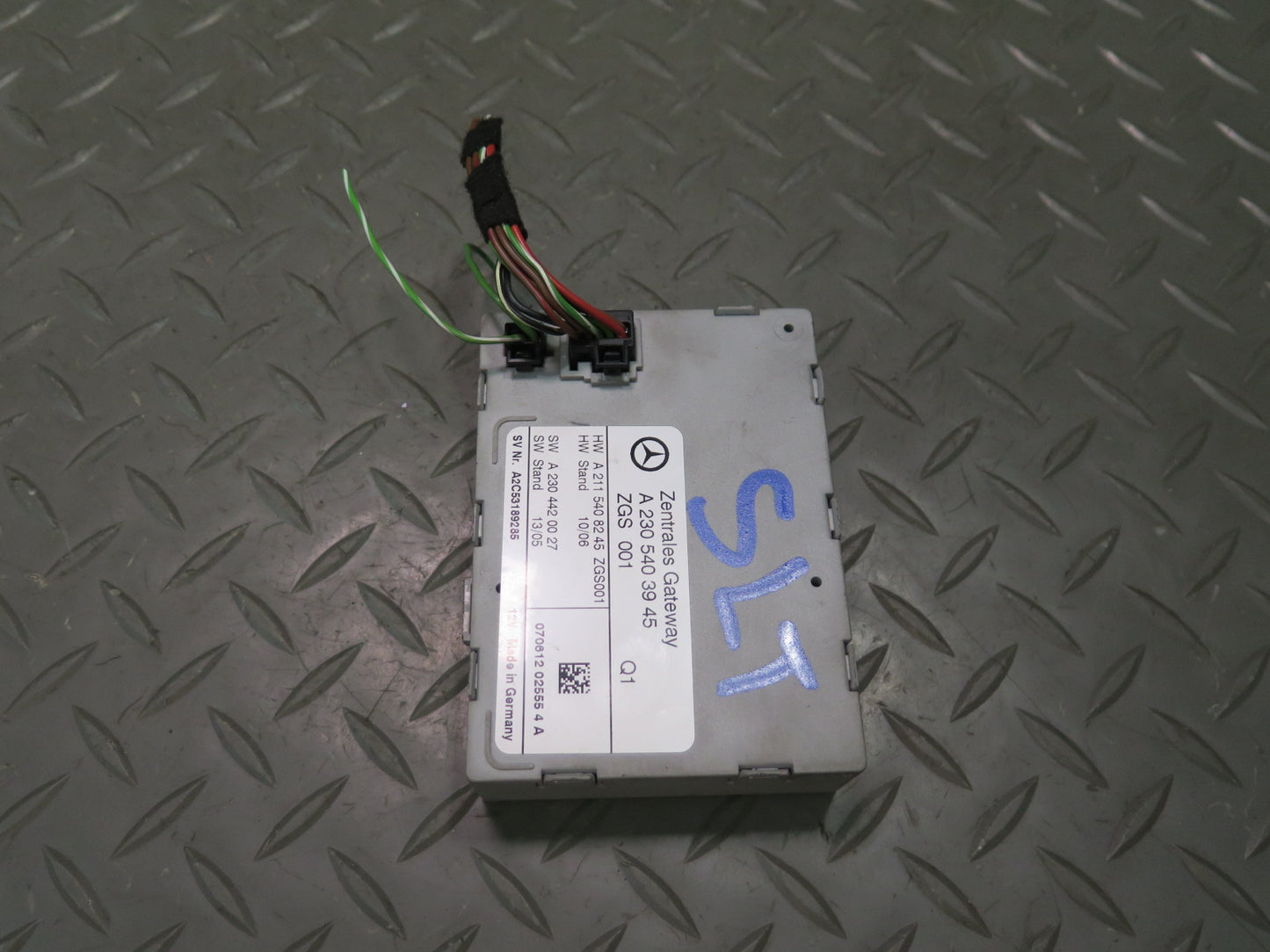 03-12 Mercedes R230 Sl-class Central Gateway Control Module Unit A2305403945 OEM