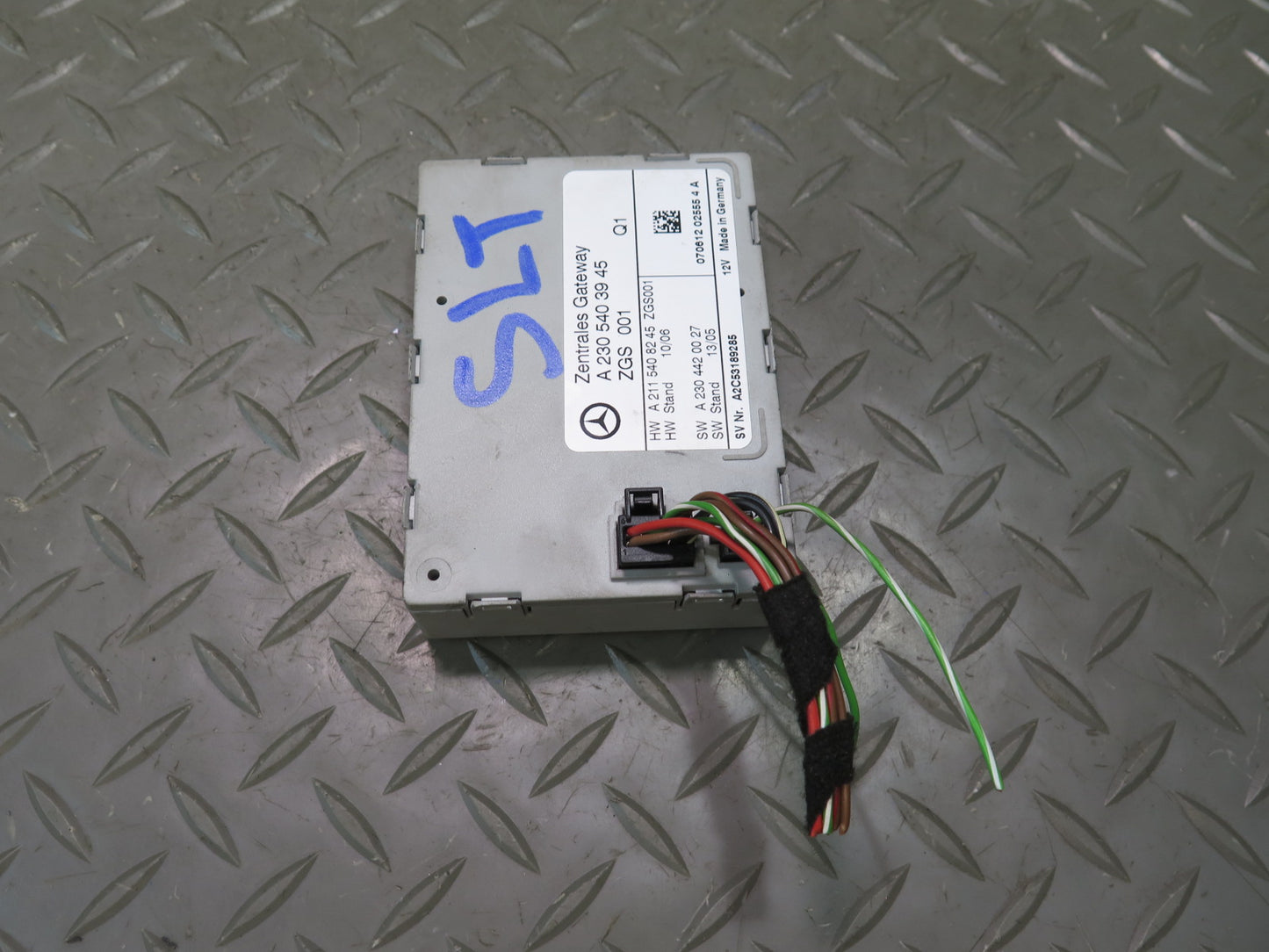 03-12 Mercedes R230 Sl-class Central Gateway Control Module Unit A2305403945 OEM