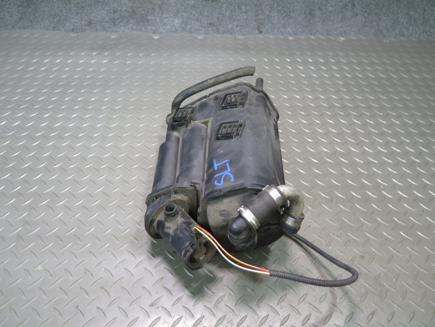 07-08 Mercedes R230 SL55 AMG Fuel Evaporator Evap Charcoal Canister OEM