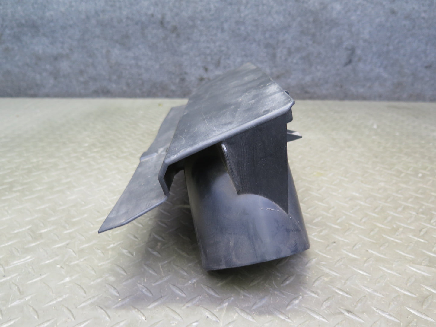 94-99 BMW E36 318ti Air Intake Inlet Duct Cover Fan Air Shroud 1743325 OEM