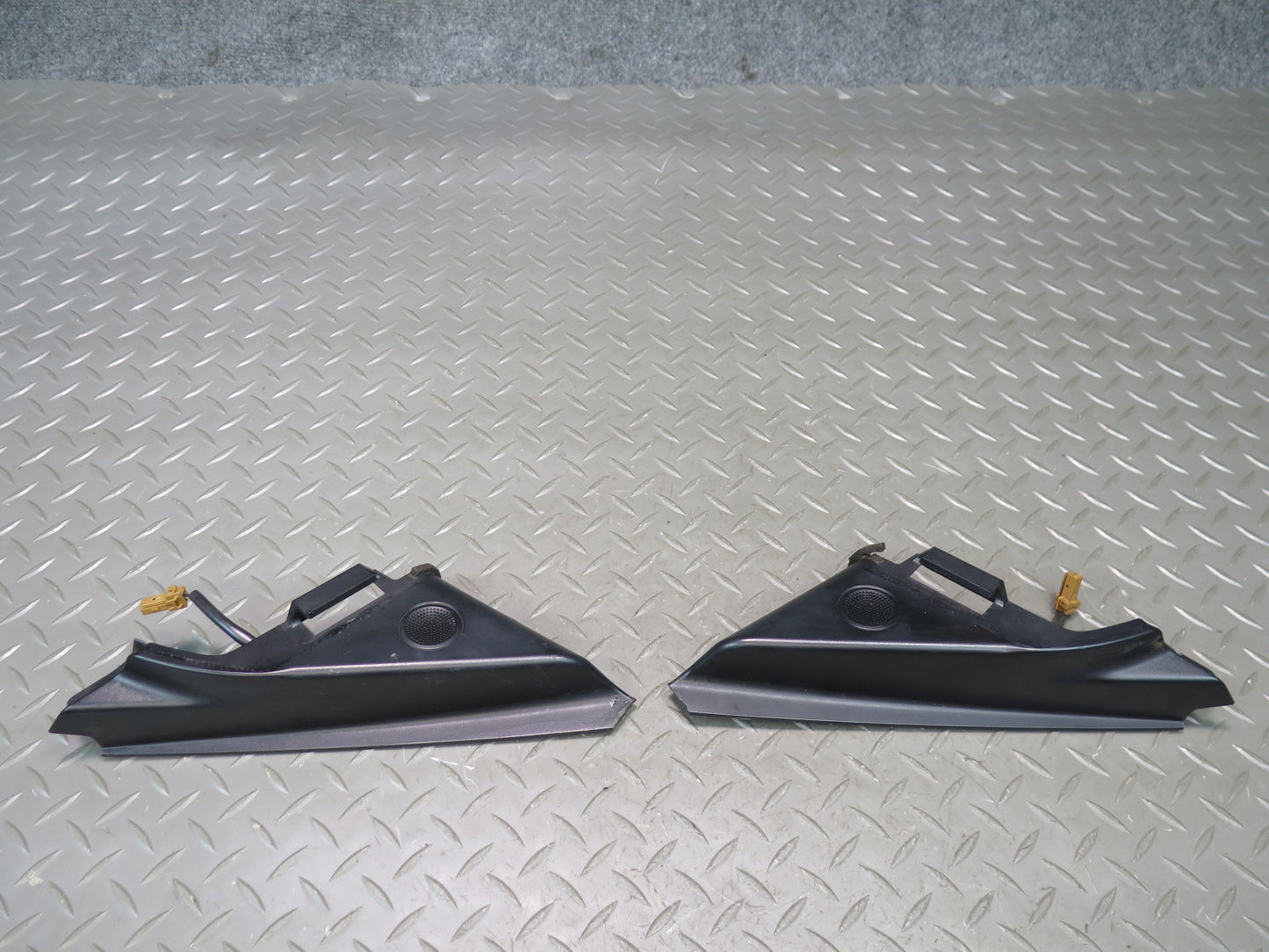 06-09 Nissan 350Z Convert Set of 2 Left & Right Door Tweeter Speaker w Trim OEM