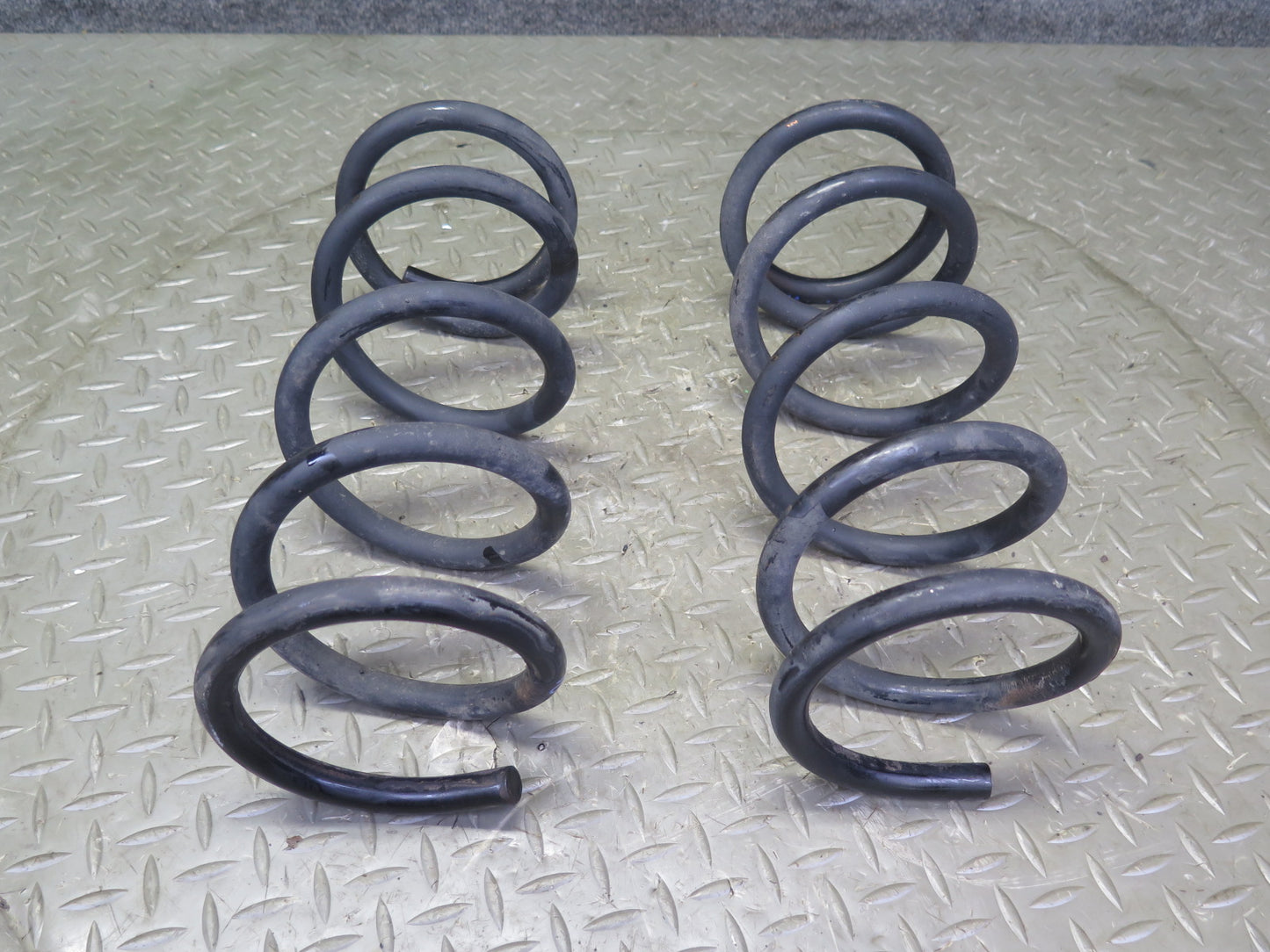 04-09 Nissan 350Z Z33 Convertible Set of 2 Rear Left & Right Coil Spring OEM