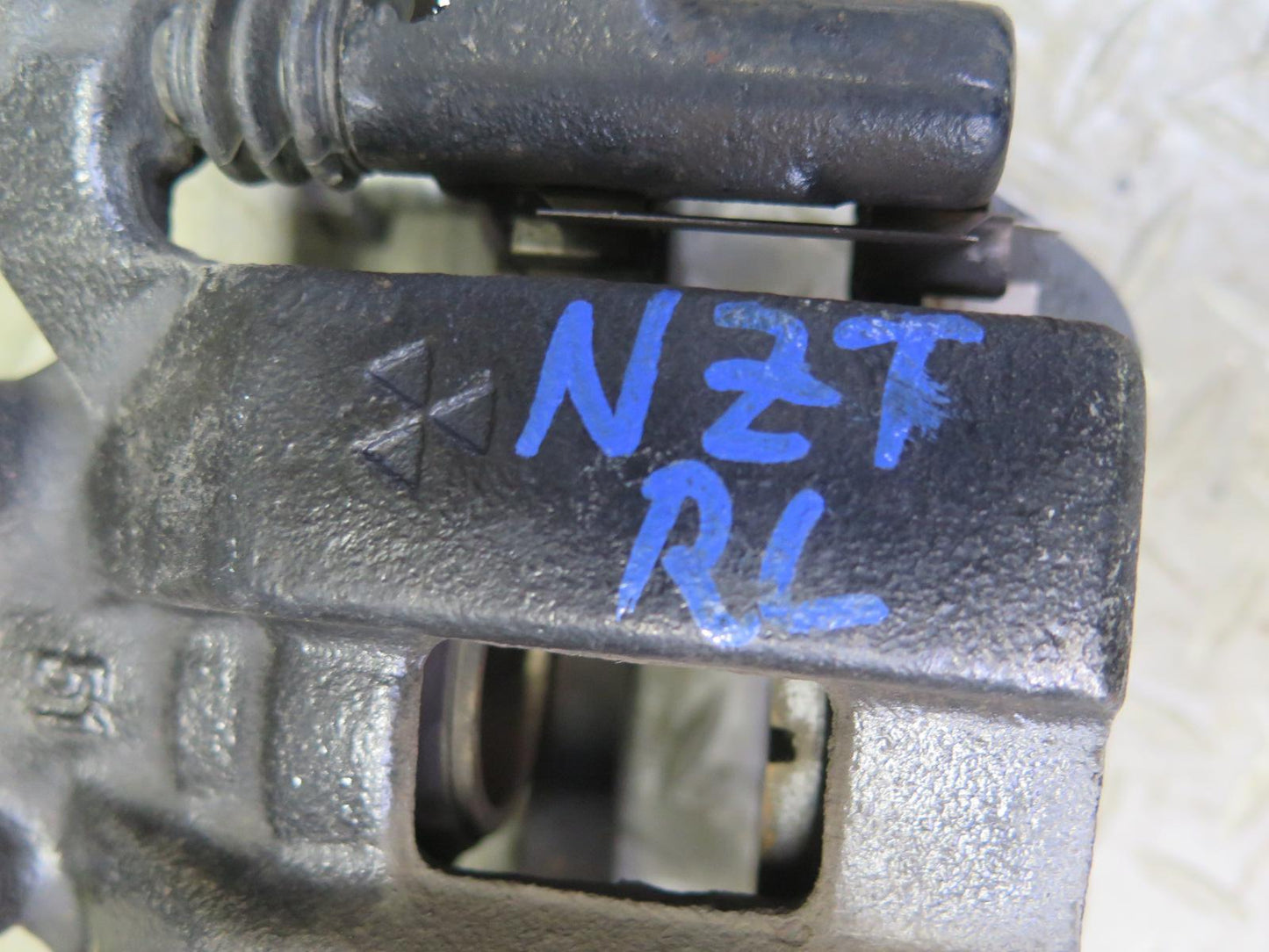 05-09 Nissan 350Z Z33 Convertible Set of 2 Rear Left & Right Brake Caliper OEM