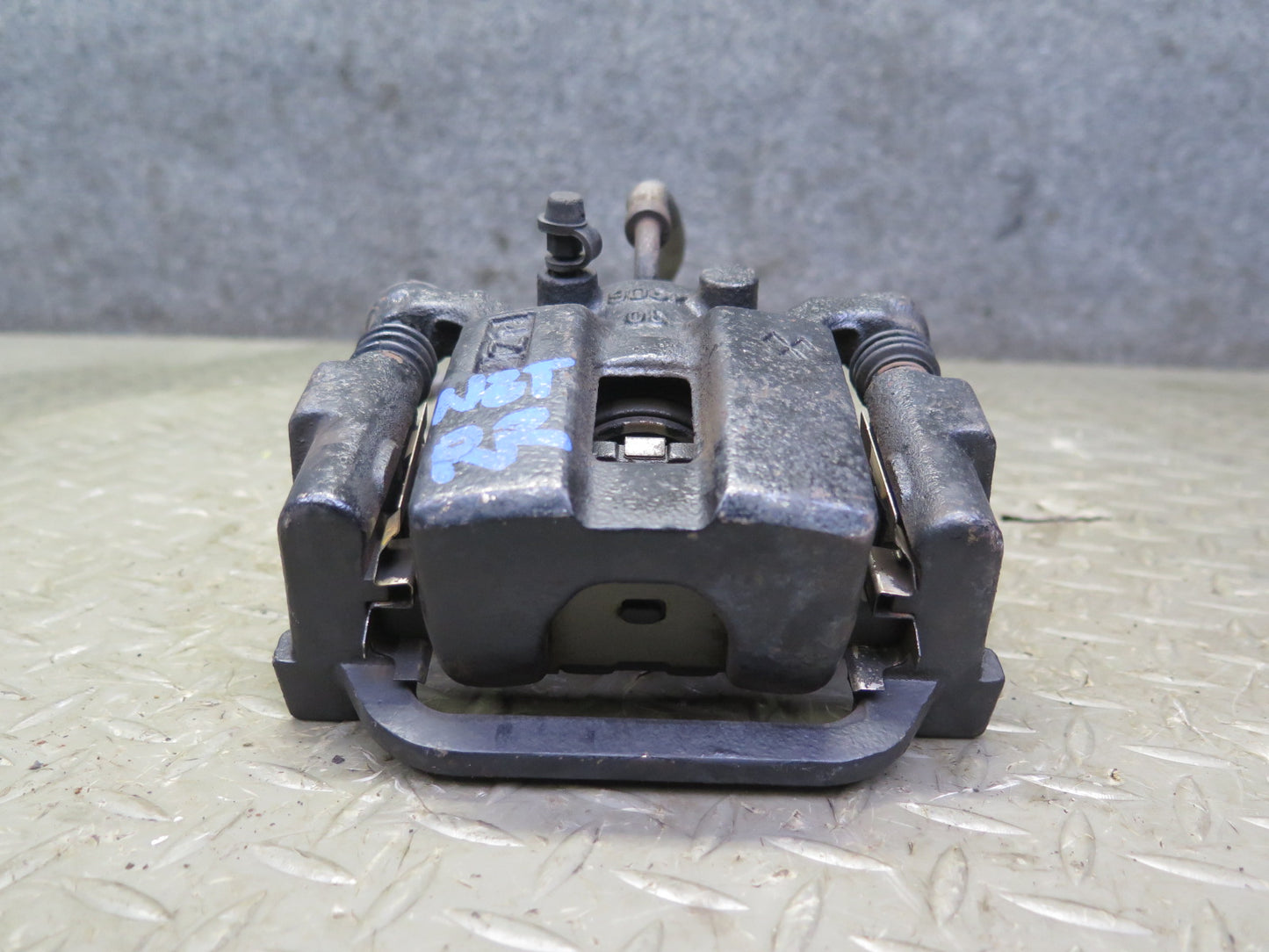 05-09 Nissan 350Z Z33 Convertible Set of 2 Rear Left & Right Brake Caliper OEM