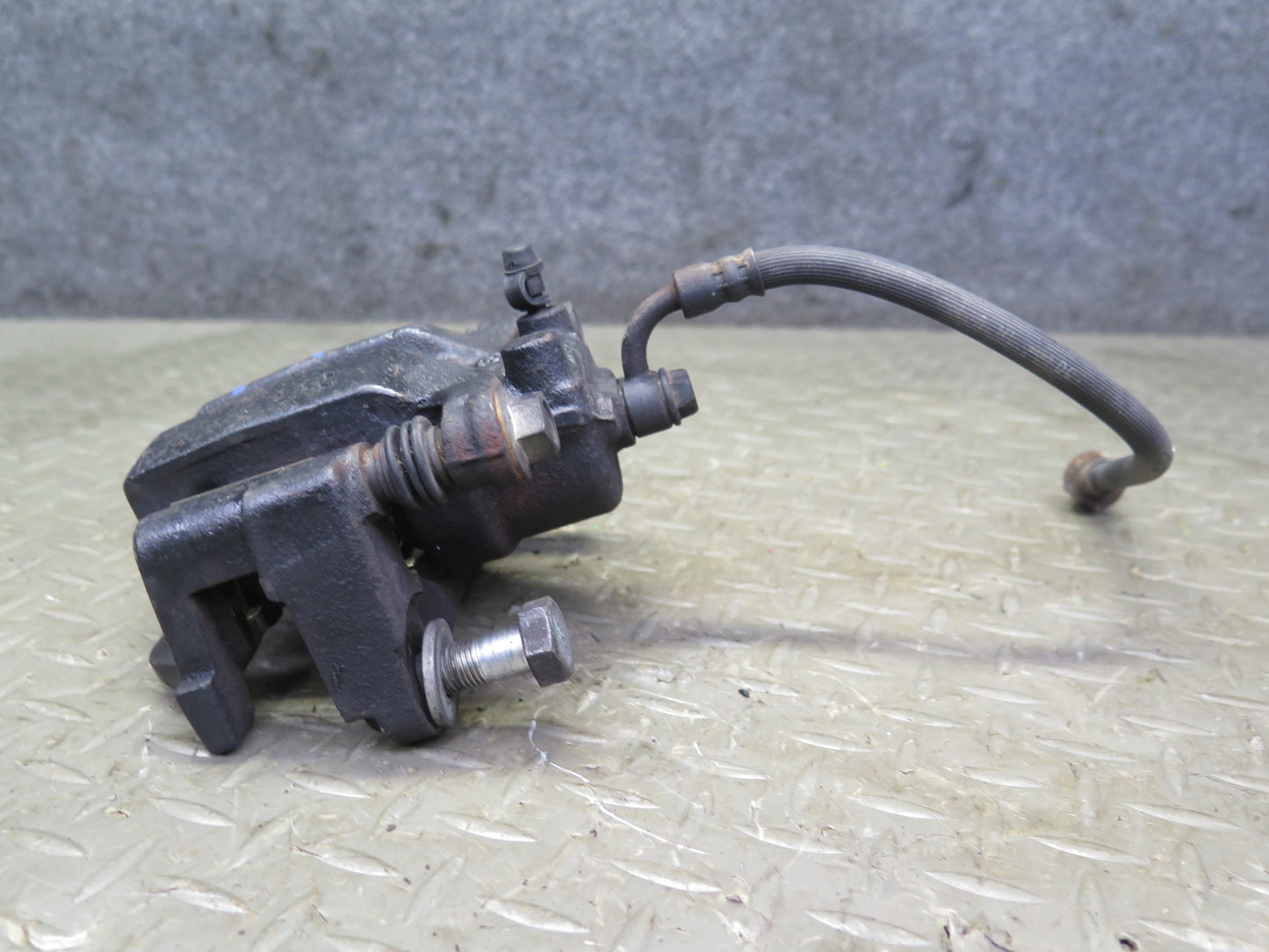 05-09 Nissan 350Z Z33 Convertible Set of 2 Rear Left & Right Brake Caliper OEM