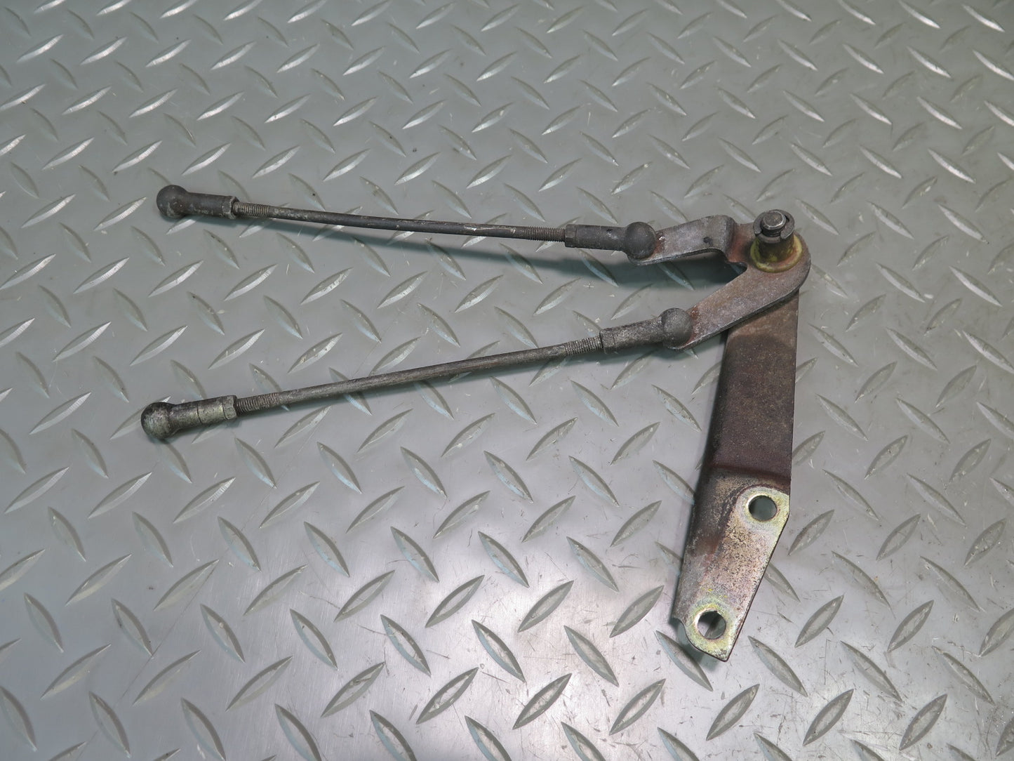 81-83 Mercedes W123 240D Gas Accelerator Linkage Bracket Support Set OEM