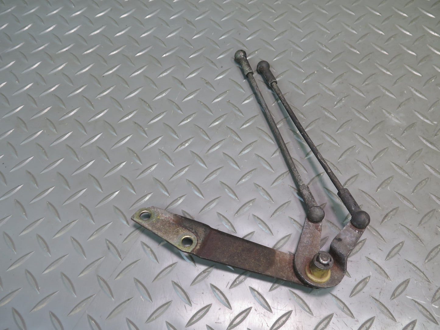 81-83 Mercedes W123 240D Gas Accelerator Linkage Bracket Support Set OEM