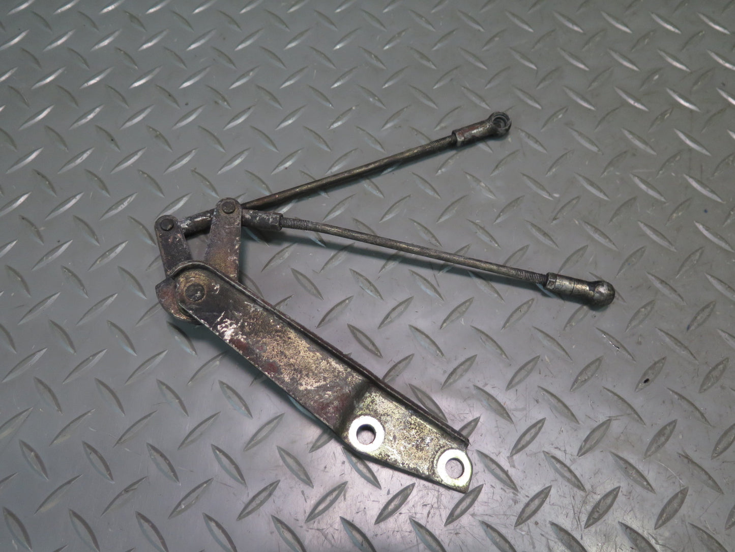 81-83 Mercedes W123 240D Gas Accelerator Linkage Bracket Support Set OEM