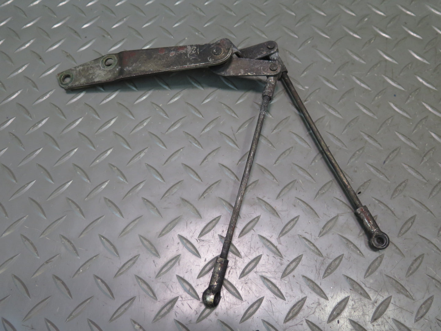 81-83 Mercedes W123 240D Gas Accelerator Linkage Bracket Support Set OEM