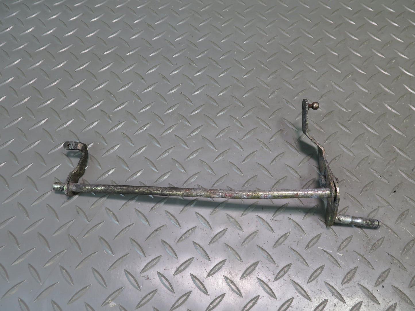 81-83 Mercedes W123 240D Gas Accelerator Linkage Bracket Support Set OEM
