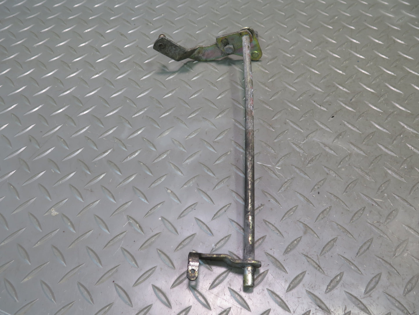 81-83 Mercedes W123 240D Gas Accelerator Linkage Bracket Support Set OEM