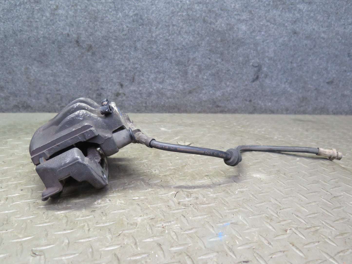 95-99 BMW E36 318ti Z3 Set of 2 Front Left  & Right Brake Caliper OEM