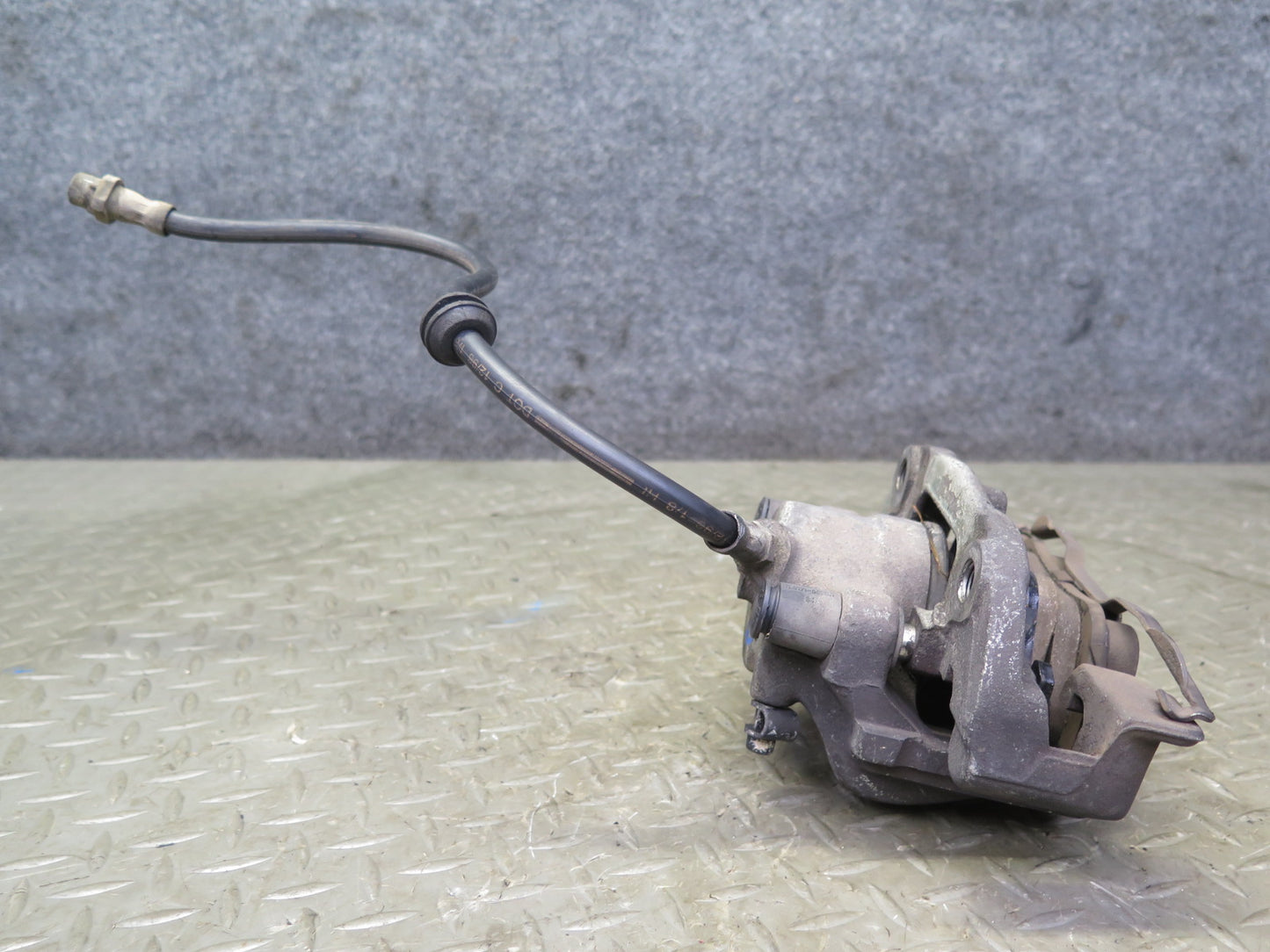 95-99 BMW E36 318ti Z3 Set of 2 Front Left  & Right Brake Caliper OEM