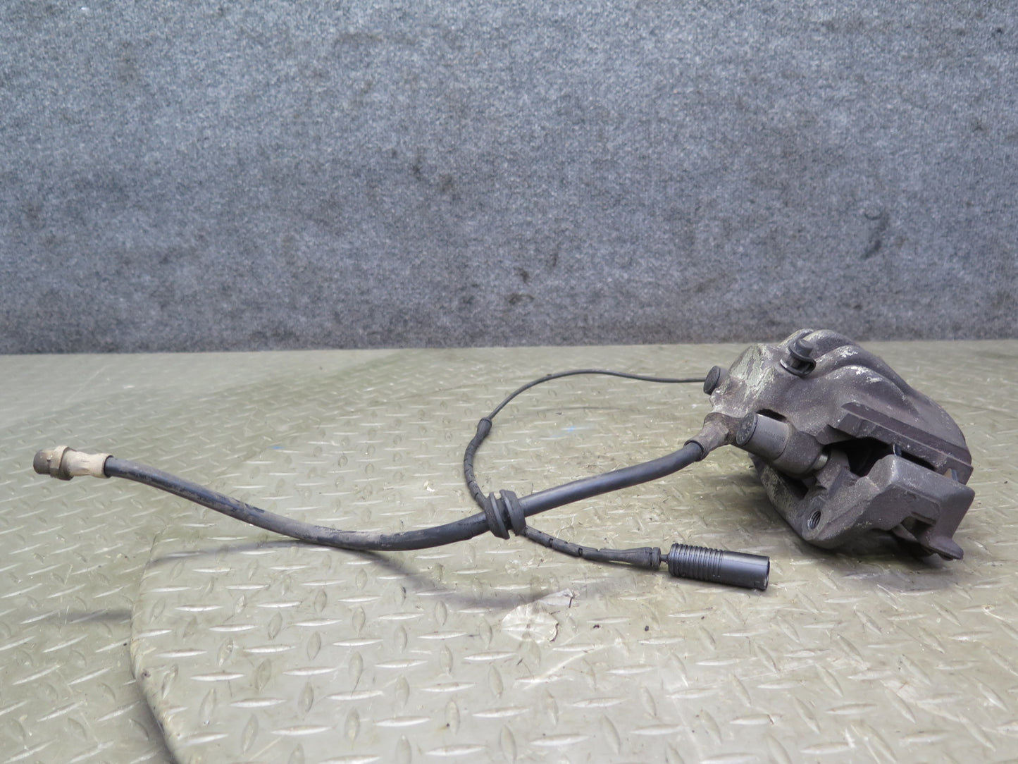 95-99 BMW E36 318ti Z3 Set of 2 Front Left  & Right Brake Caliper OEM
