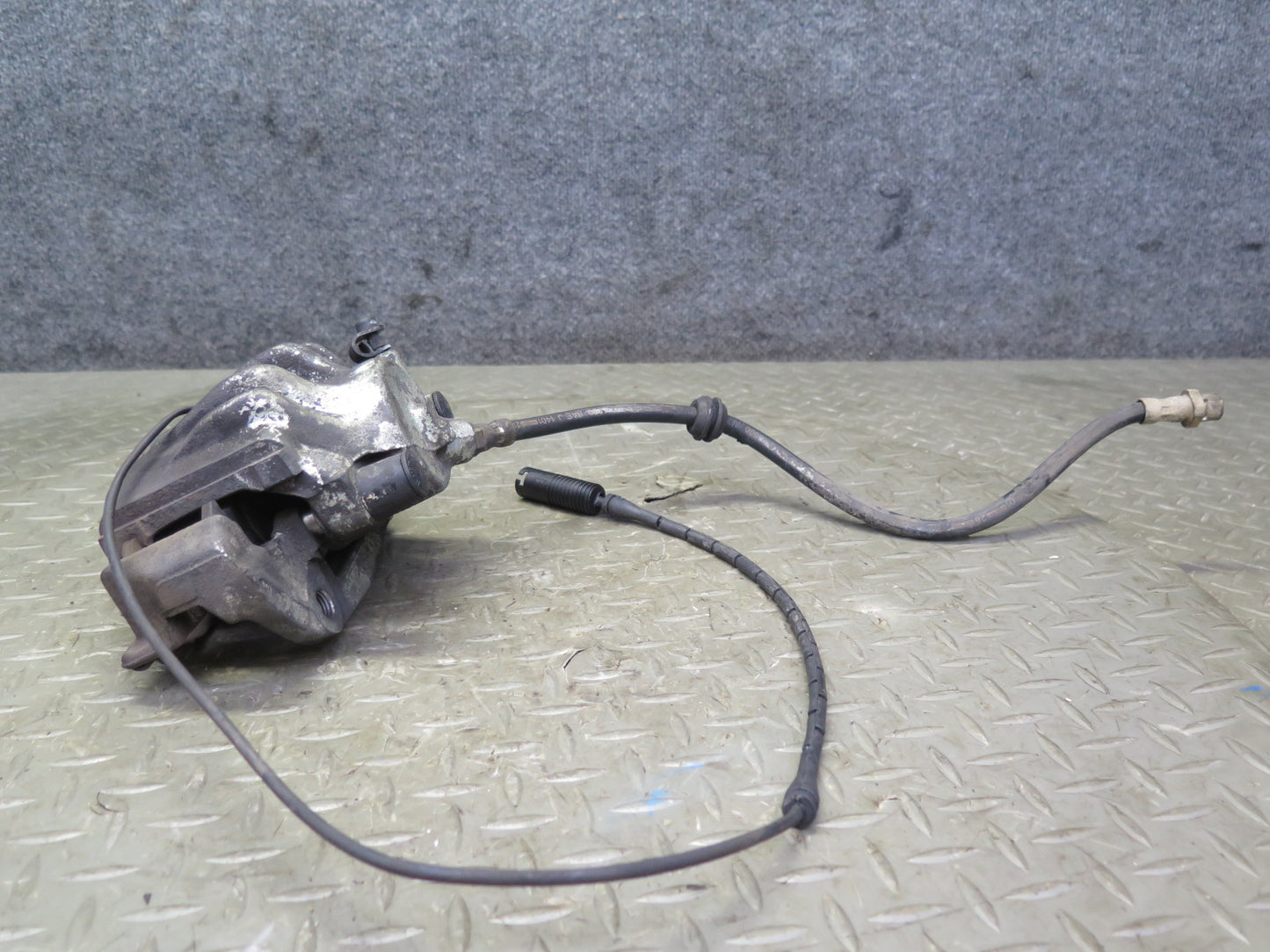 95-99 BMW E36 318ti Z3 Set of 2 Front Left  & Right Brake Caliper OEM