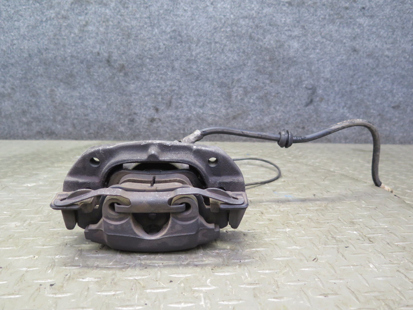 95-99 BMW E36 318ti Z3 Set of 2 Front Left  & Right Brake Caliper OEM