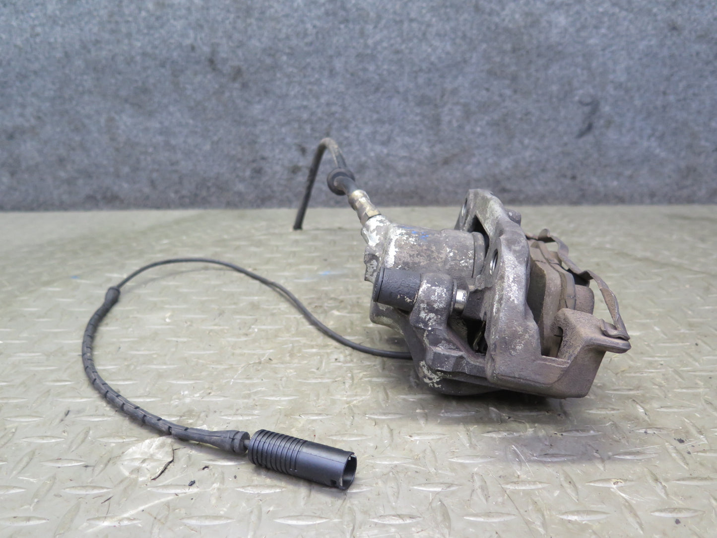 95-99 BMW E36 318ti Z3 Set of 2 Front Left  & Right Brake Caliper OEM