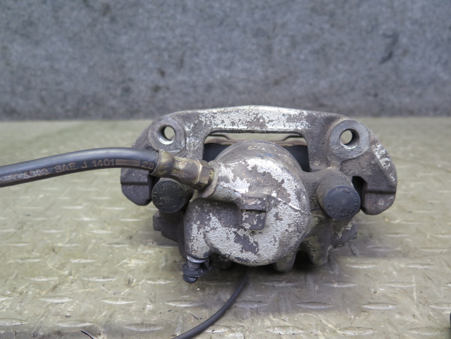 95-99 BMW E36 318ti Z3 Set of 2 Front Left  & Right Brake Caliper OEM
