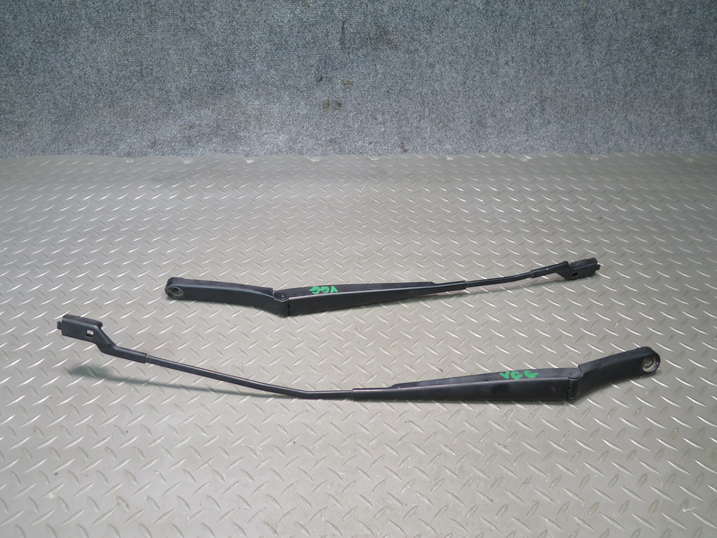 12-13 VW Golf GTI R MK6 Set of 2 Front Left & Right Wiper Arm OEM