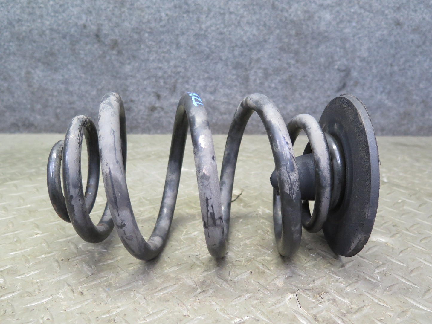 95-99 BMW E36 318ti Compact Set of 2 Rear Left & Right Coil Spring OEM
