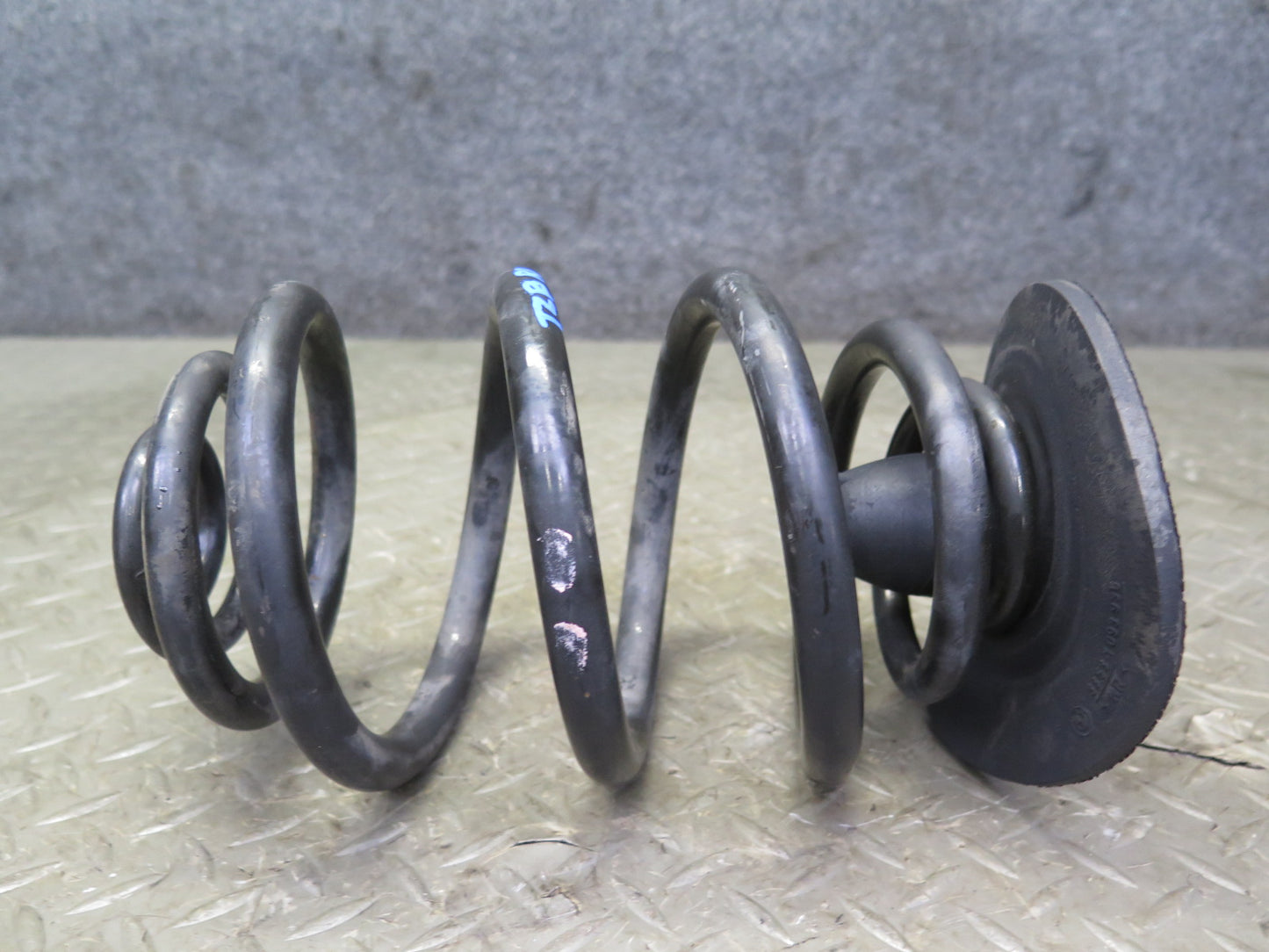 95-99 BMW E36 318ti Compact Set of 2 Rear Left & Right Coil Spring OEM