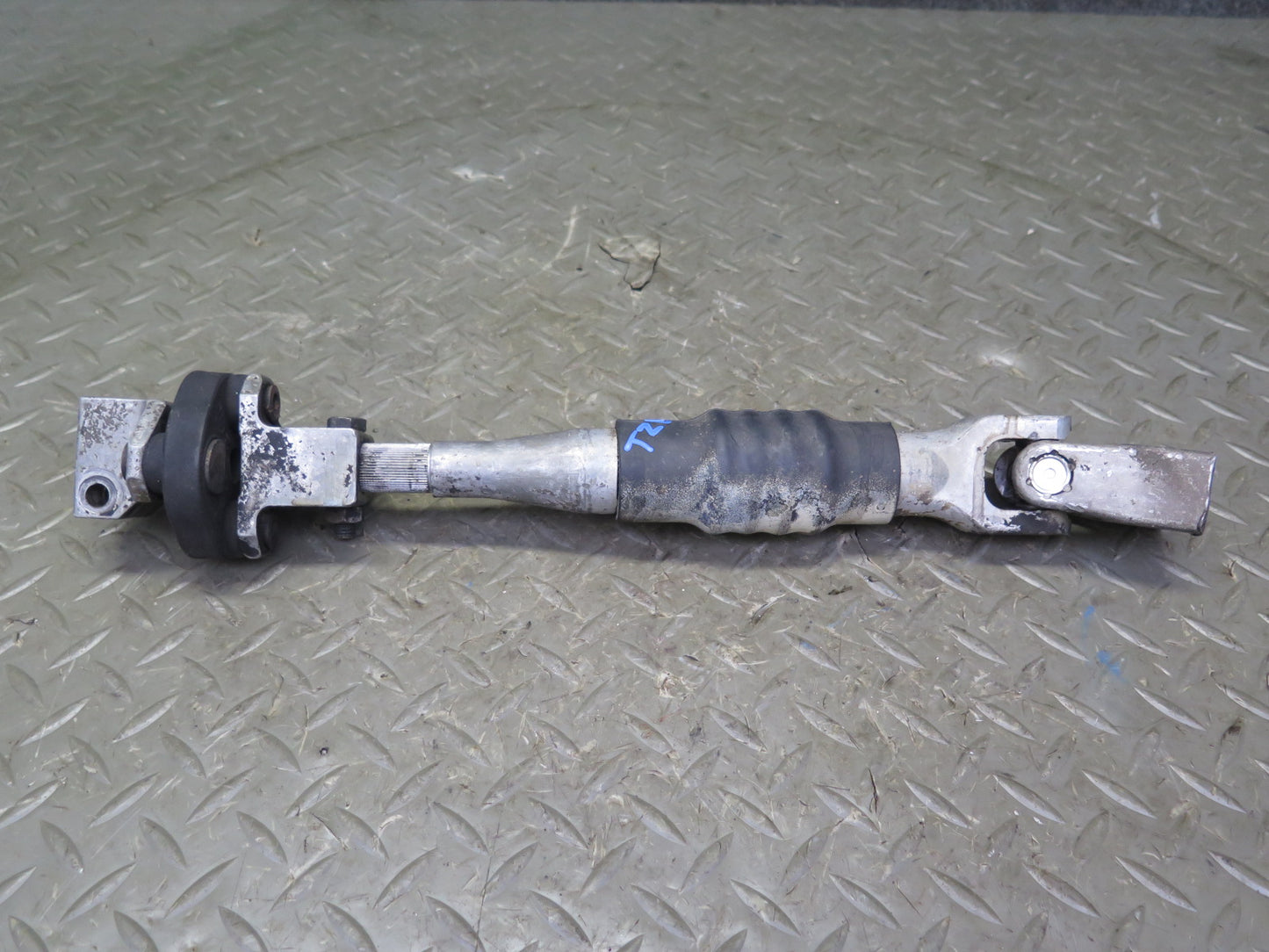 94-99 BMW E36 318i 318ti Steering Column Lower U Joint Shaft OEM