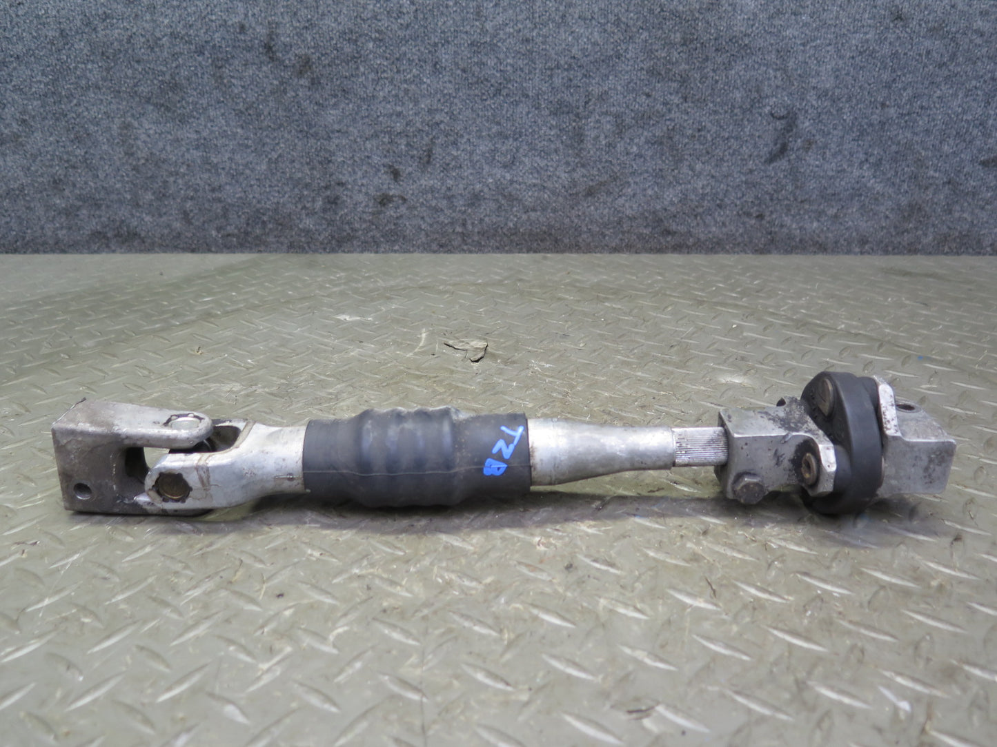 94-99 BMW E36 318i 318ti Steering Column Lower U Joint Shaft OEM